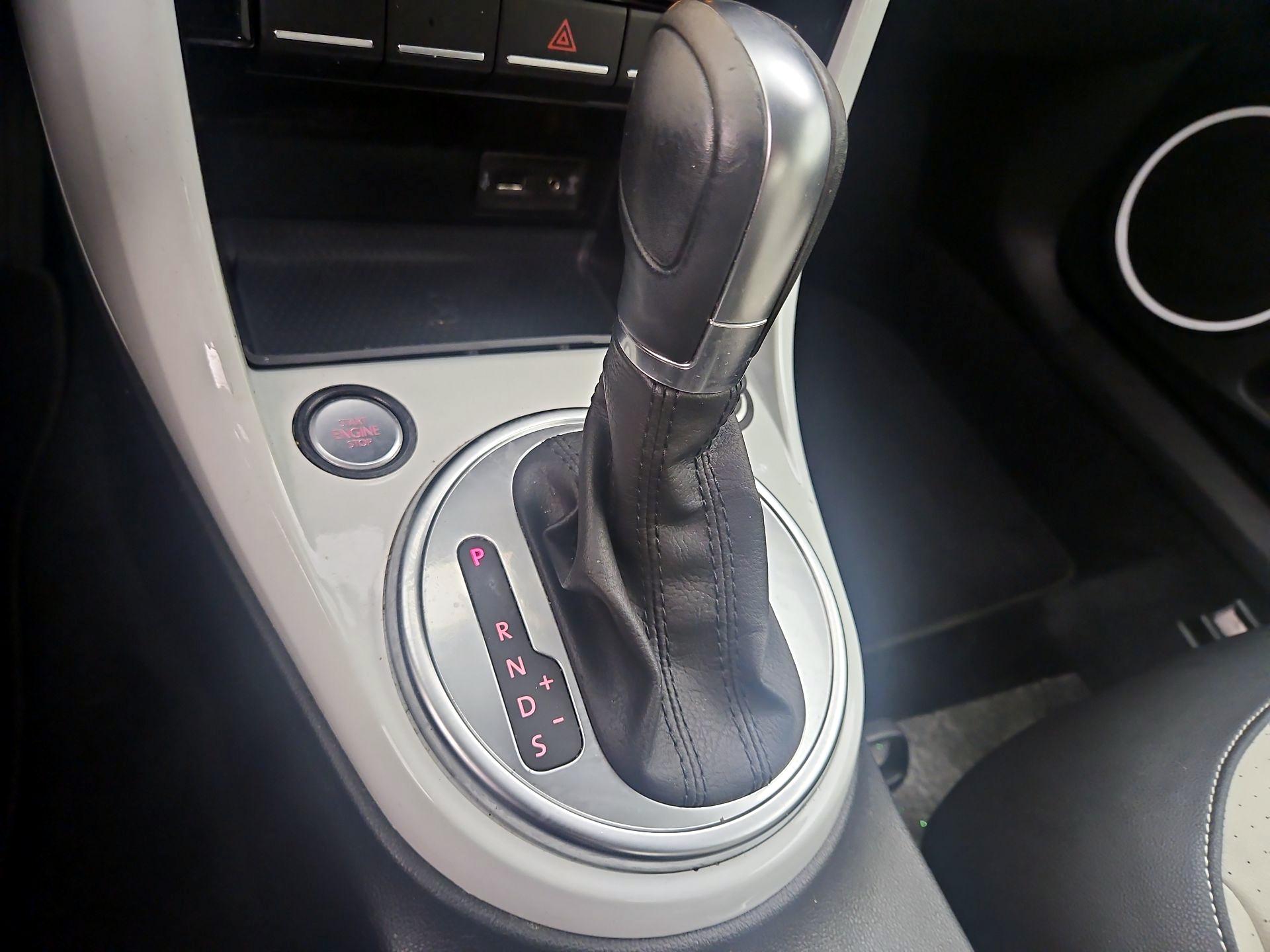 Thumbnail: 2018 Volkswagen Beetle - 17