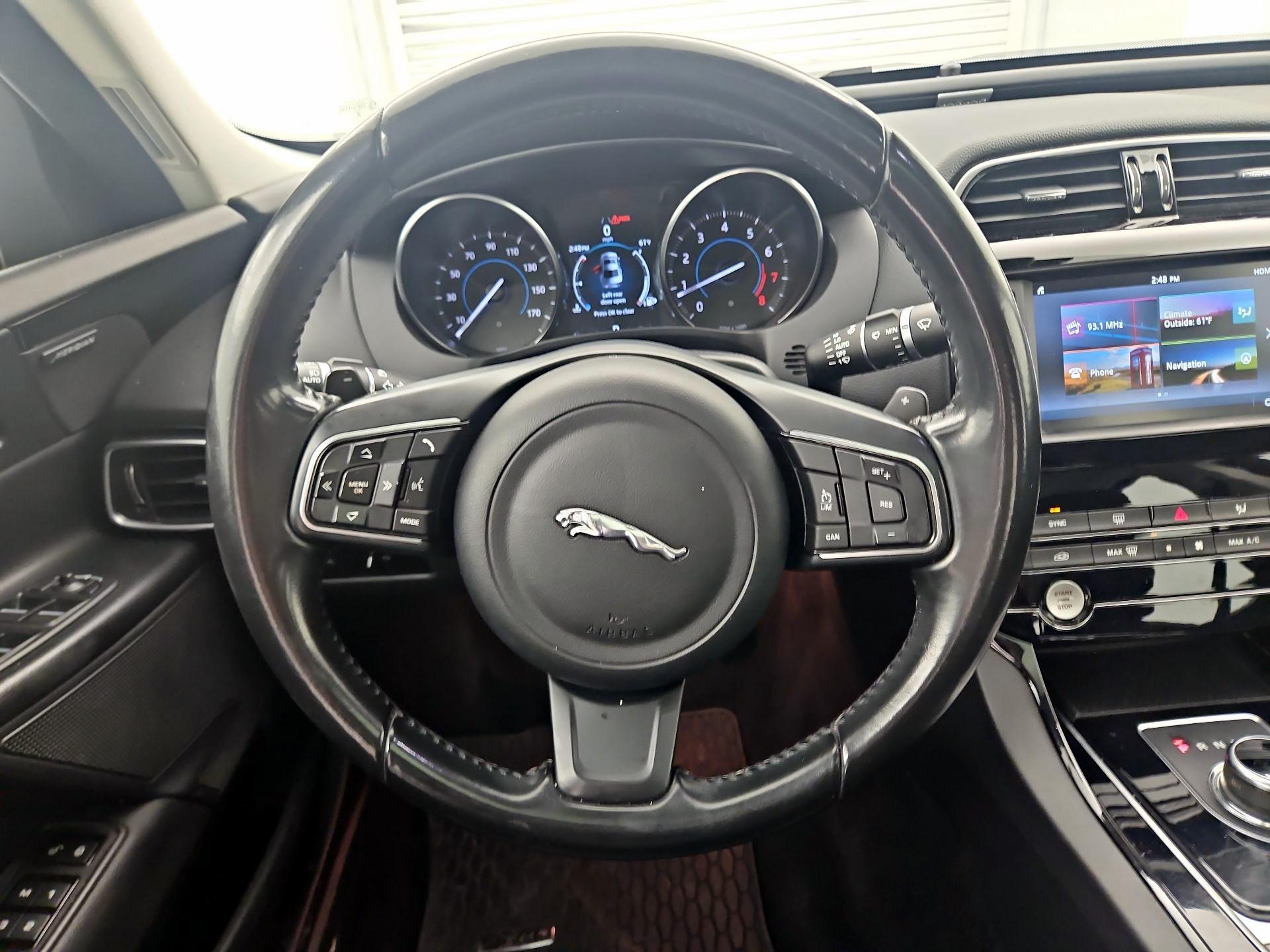 Thumbnail: 2018 Jaguar XE - 10