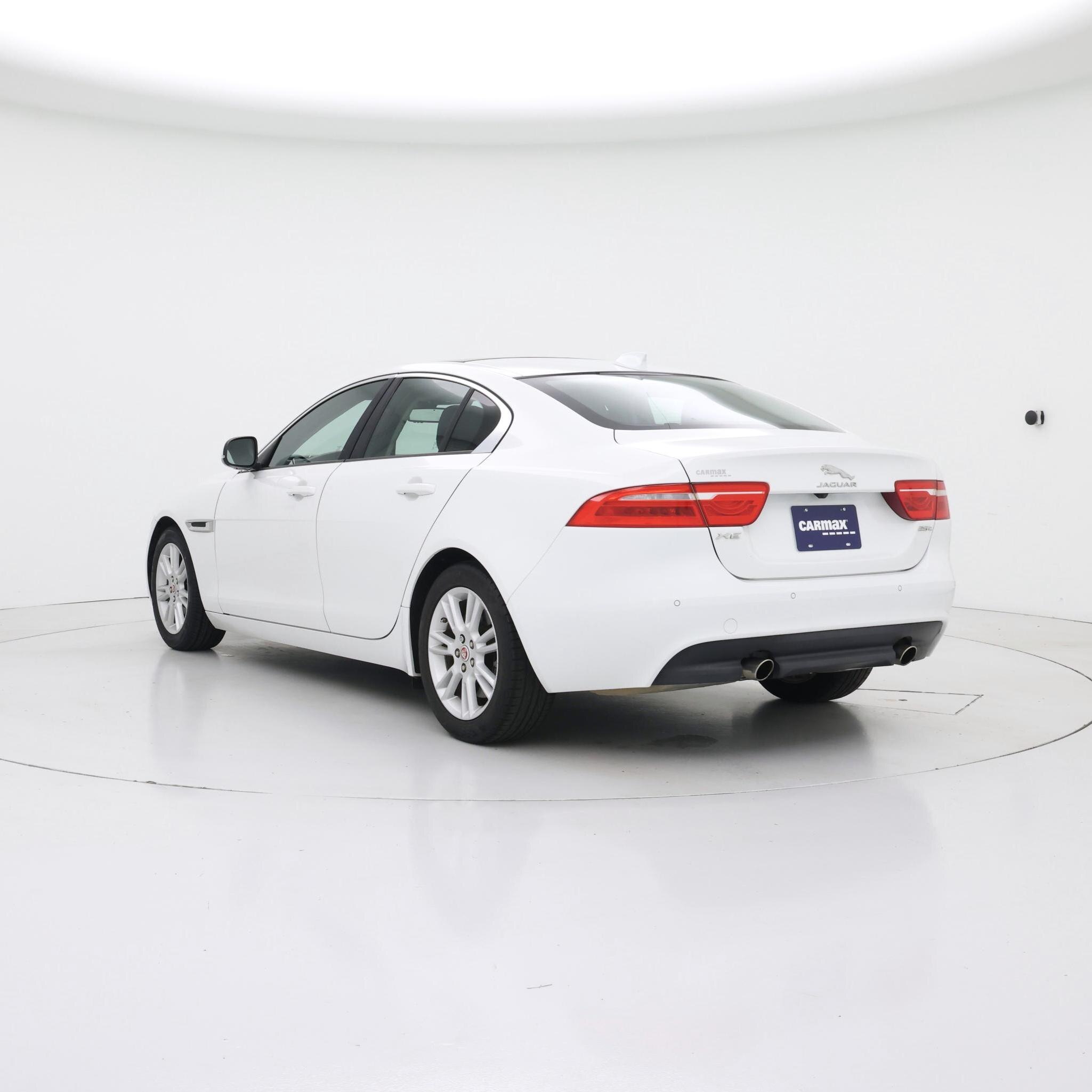 Thumbnail: 2018 Jaguar XE - 2