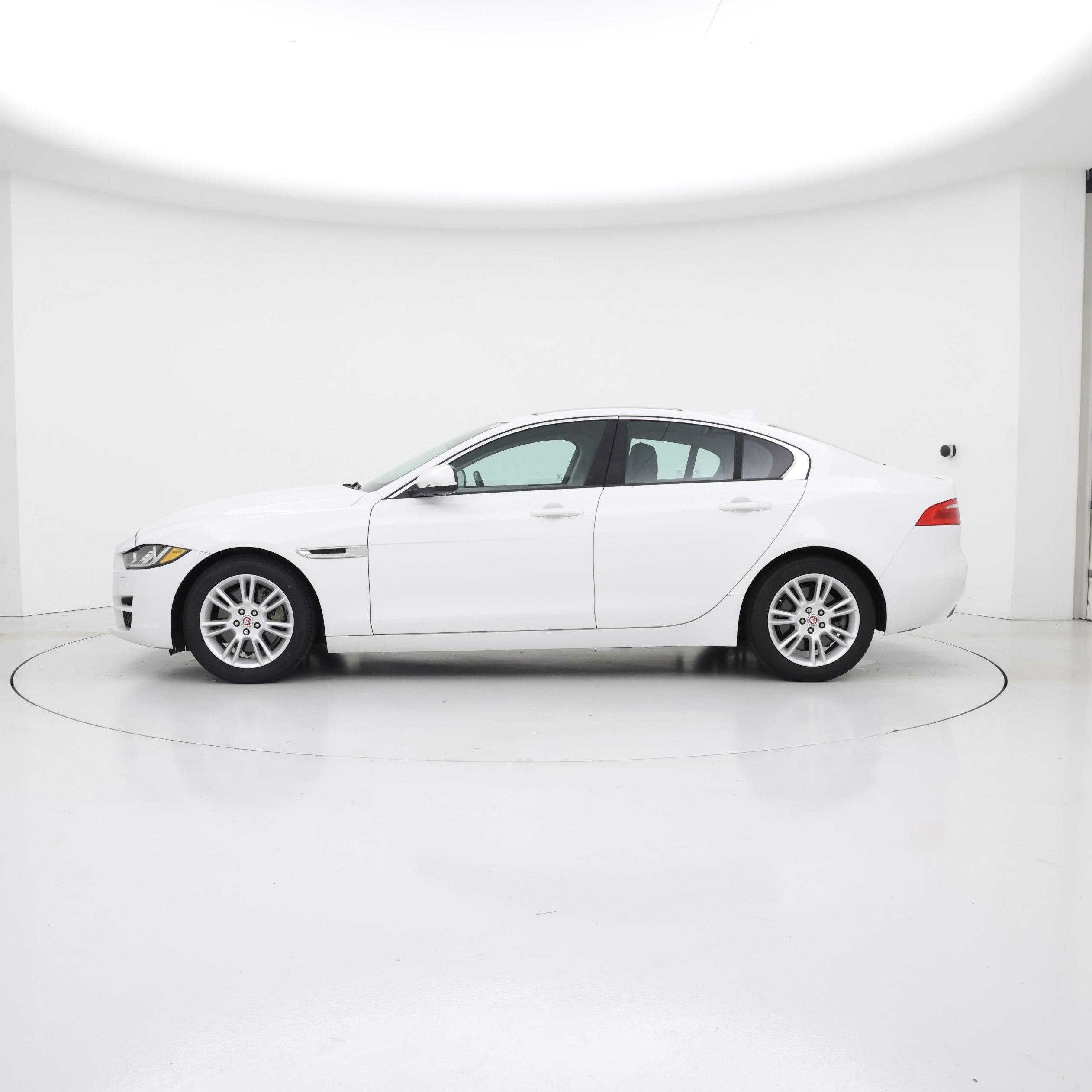 Thumbnail: 2018 Jaguar XE - 3