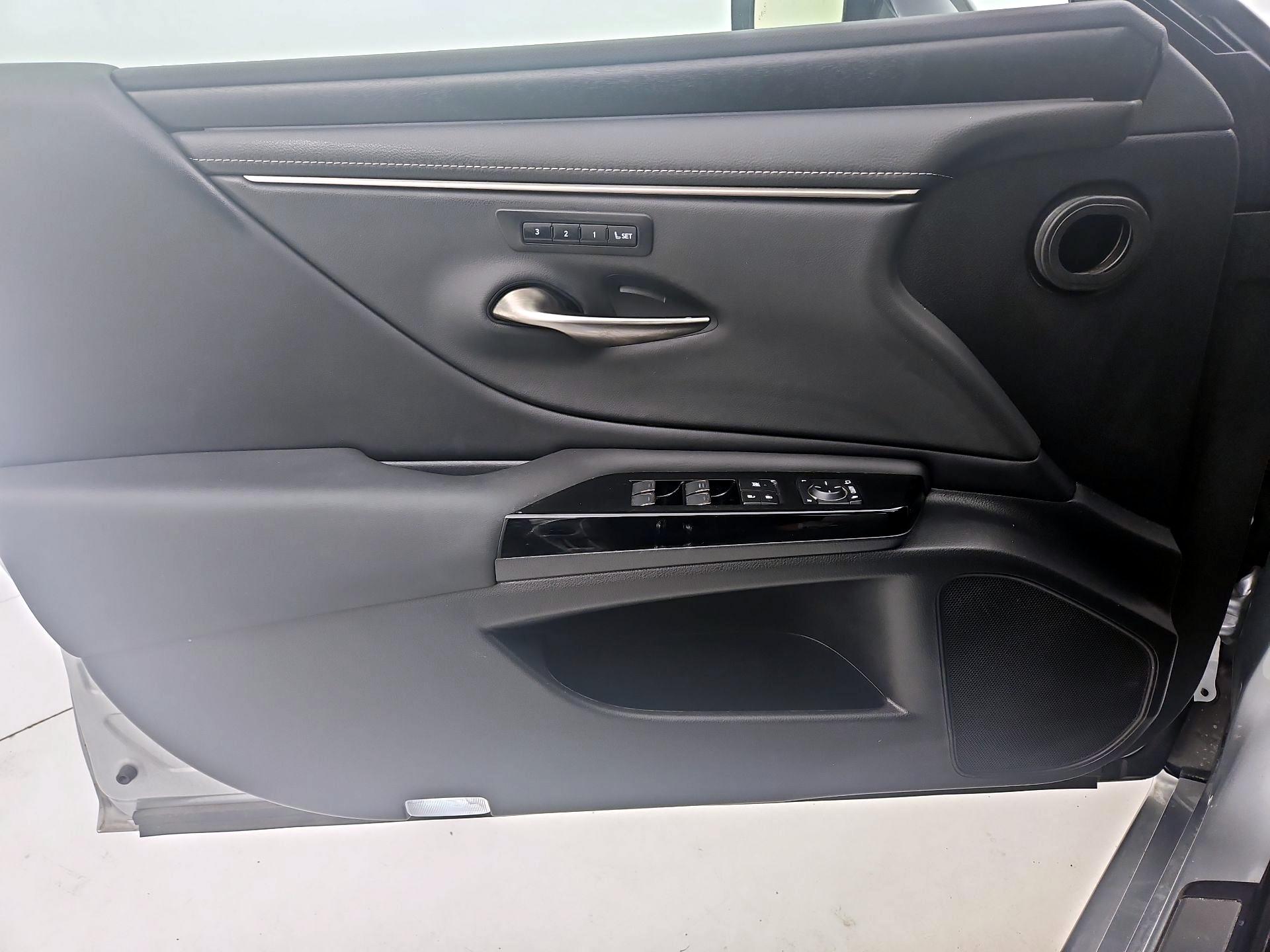 Thumbnail: 2023 Lexus ES - 12