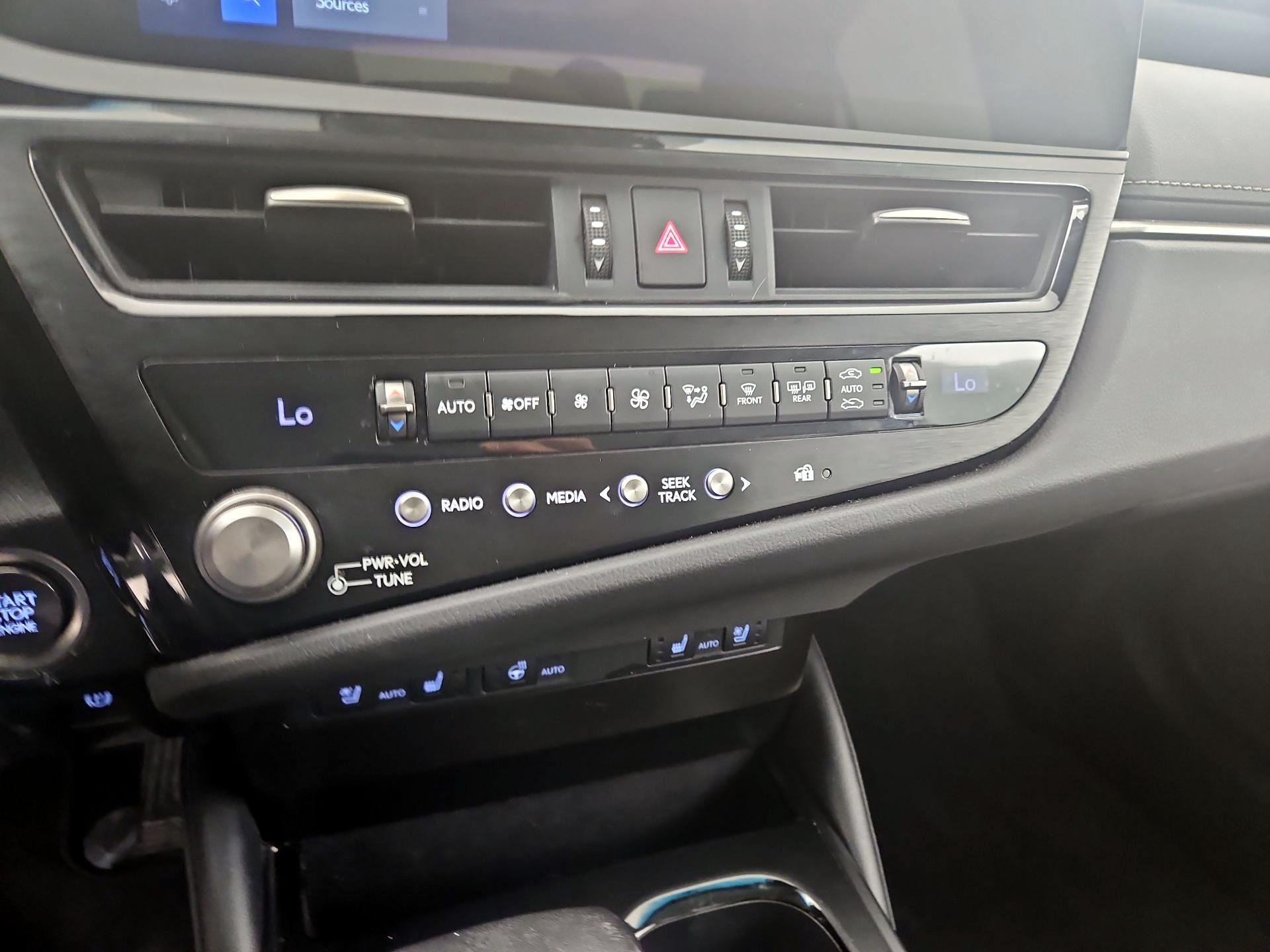 Thumbnail: 2023 Lexus ES - 16