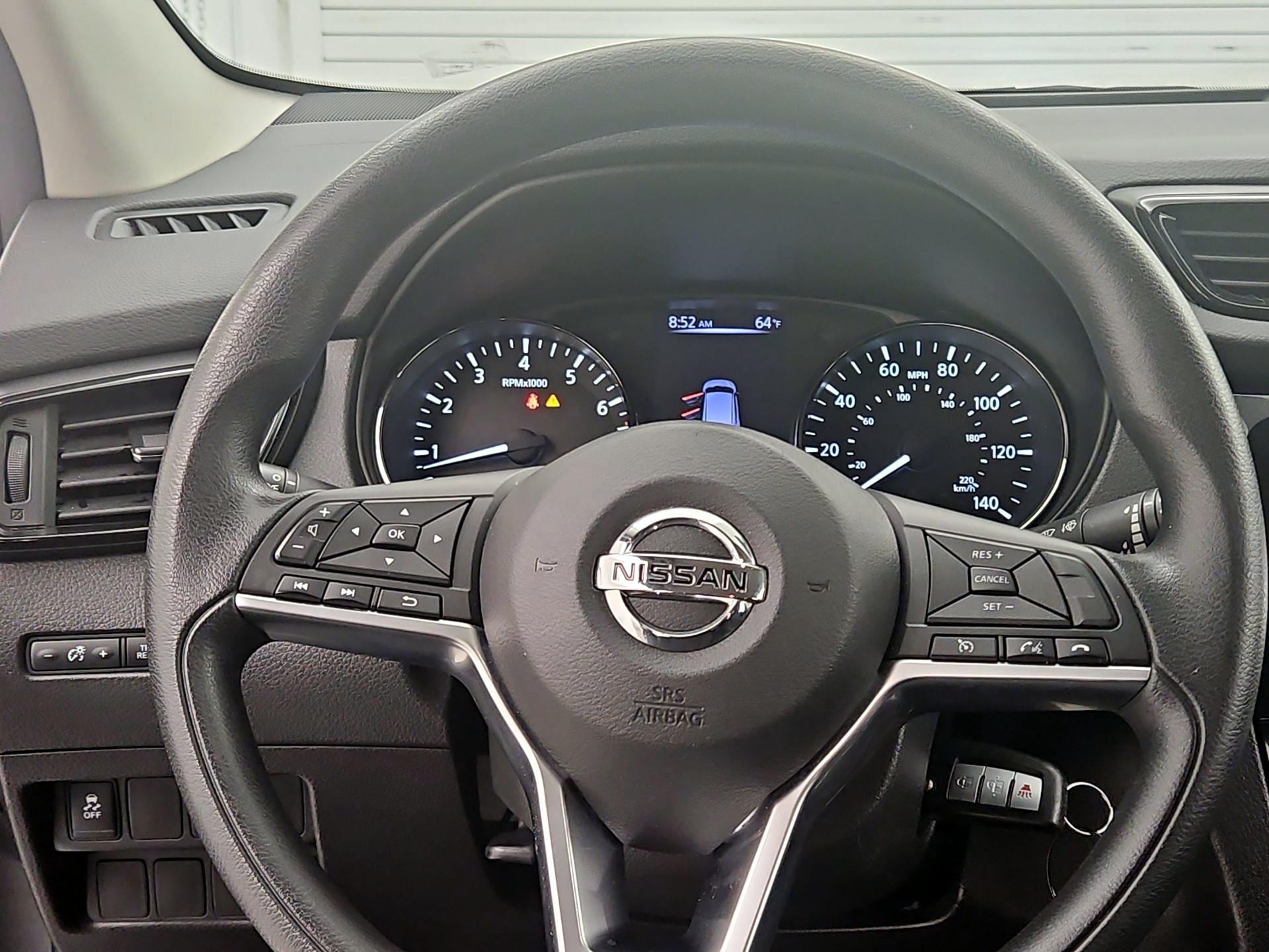 Thumbnail: 2018 Nissan Rogue Sport - 10