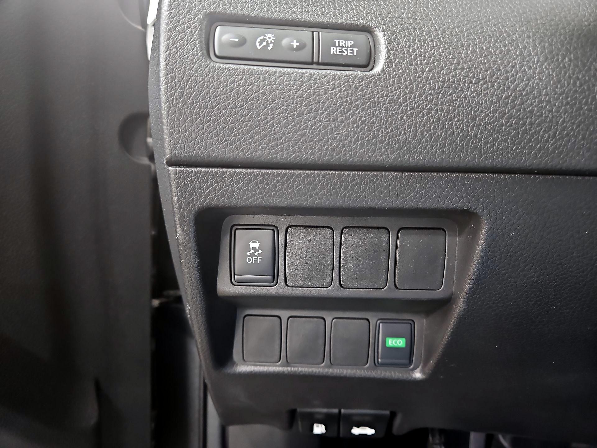 Thumbnail: 2018 Nissan Rogue Sport - 13