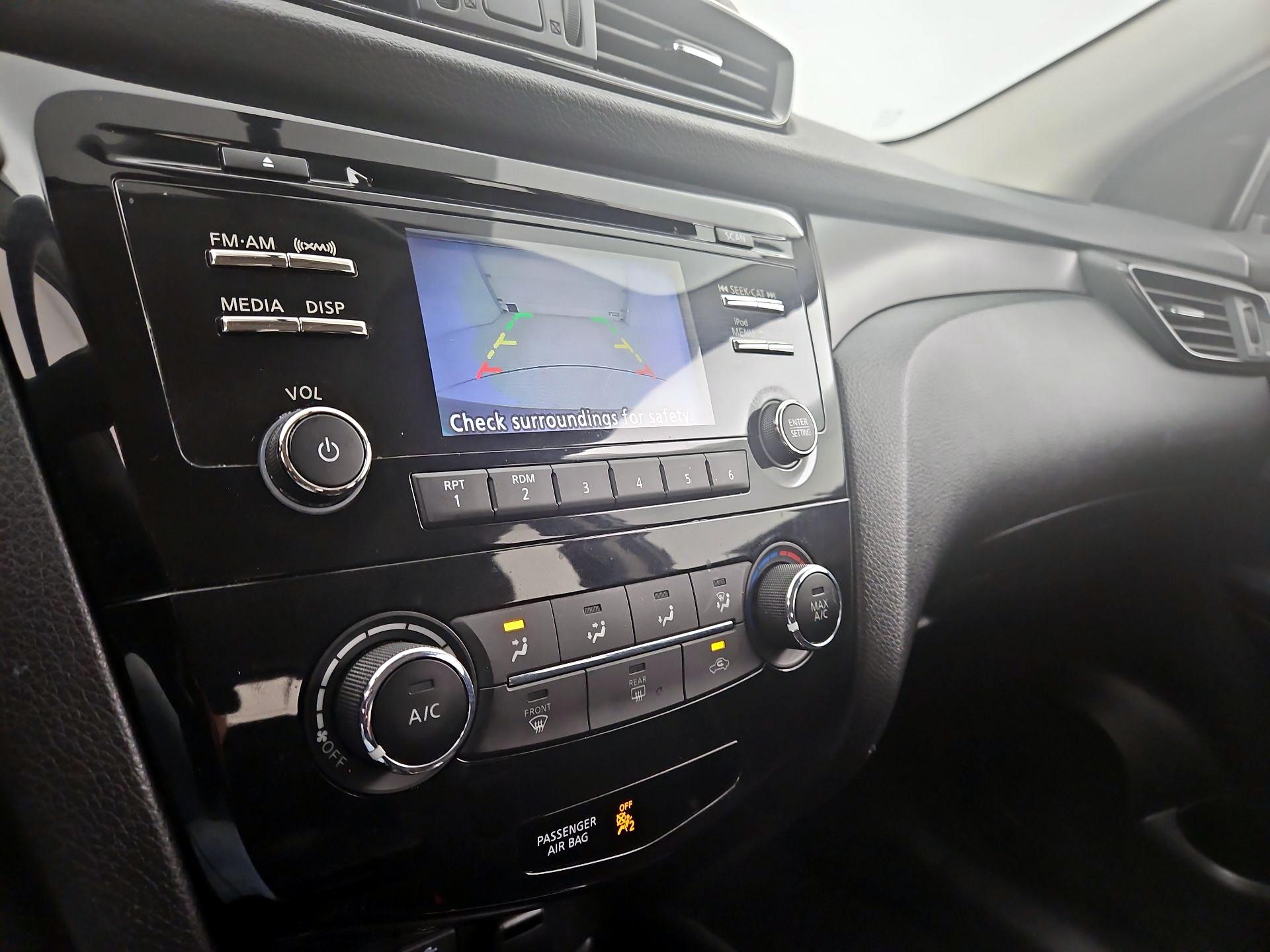 Thumbnail: 2018 Nissan Rogue Sport - 14