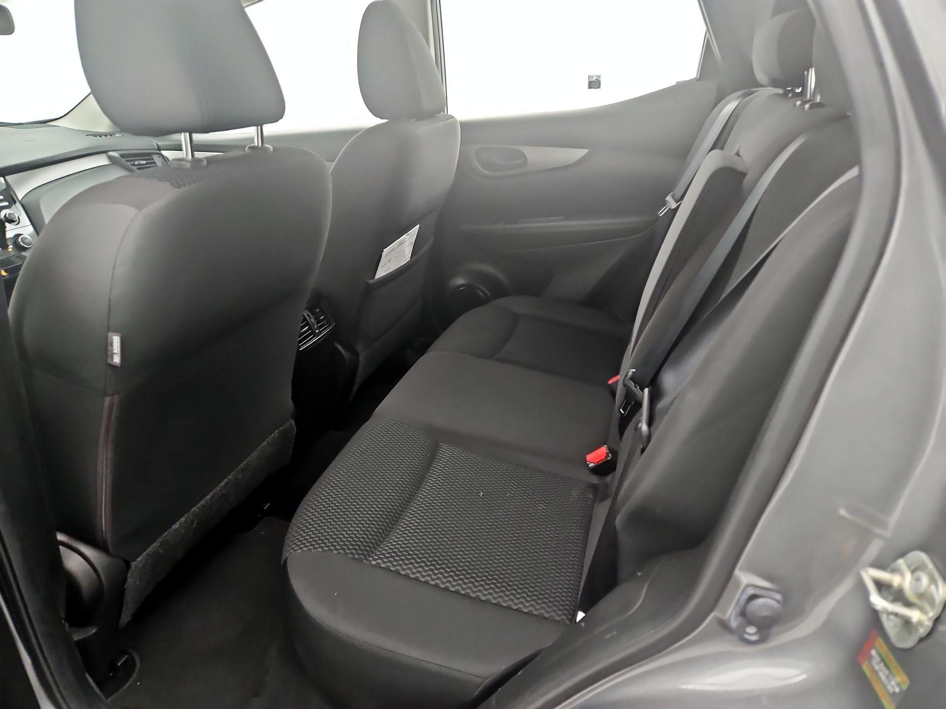 Thumbnail: 2018 Nissan Rogue Sport - 19