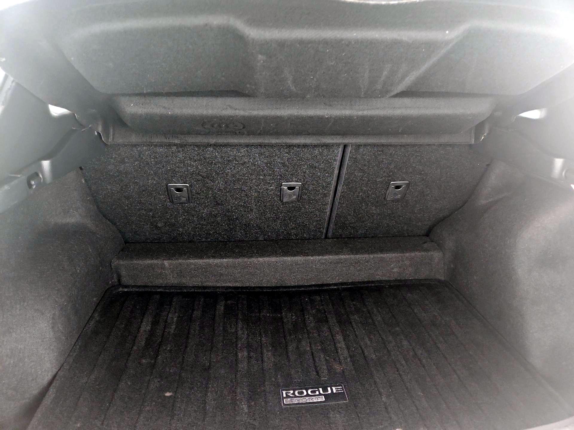 Thumbnail: 2018 Nissan Rogue Sport - 20