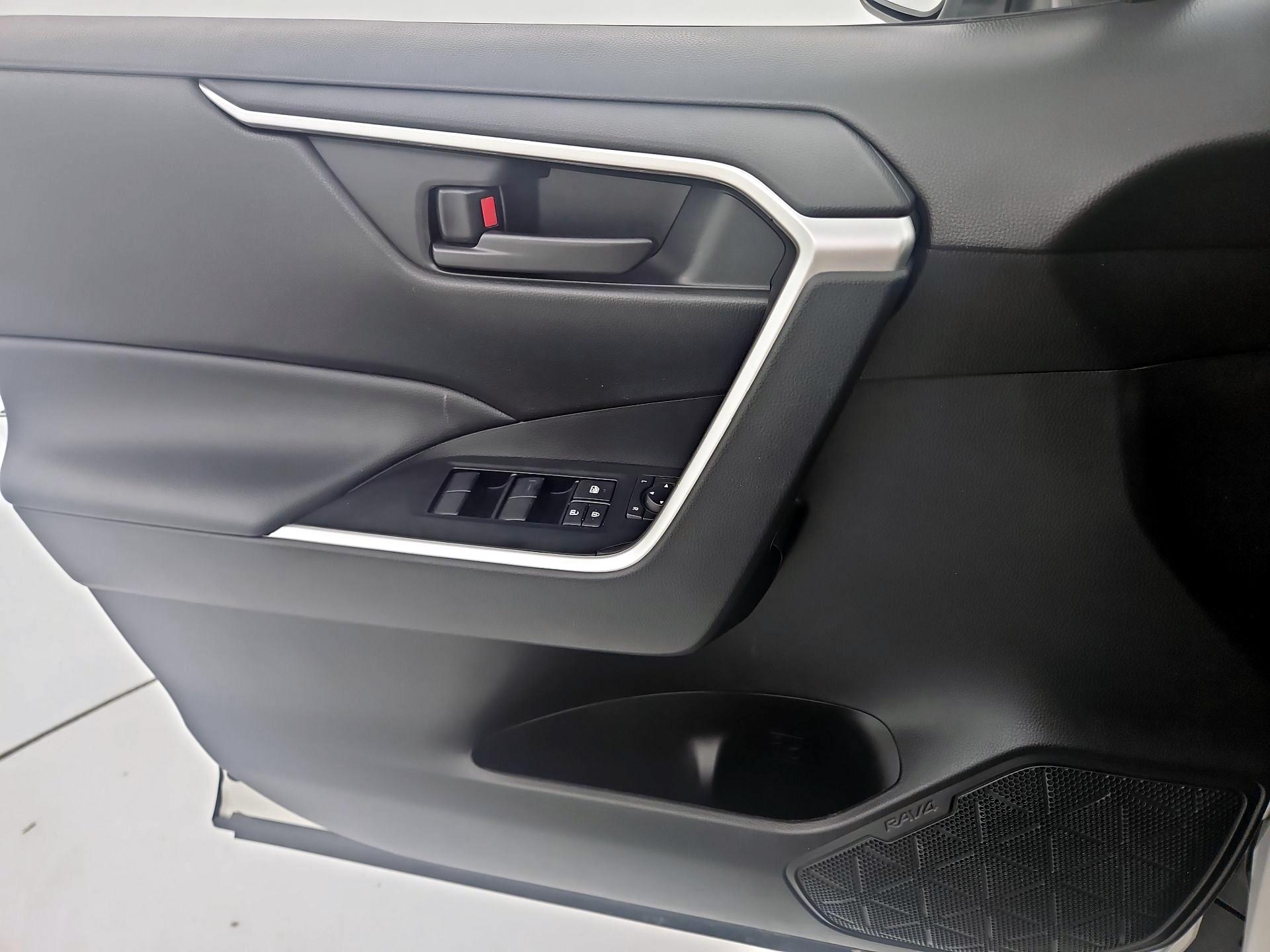 Thumbnail: 2025 Toyota RAV4 - 12