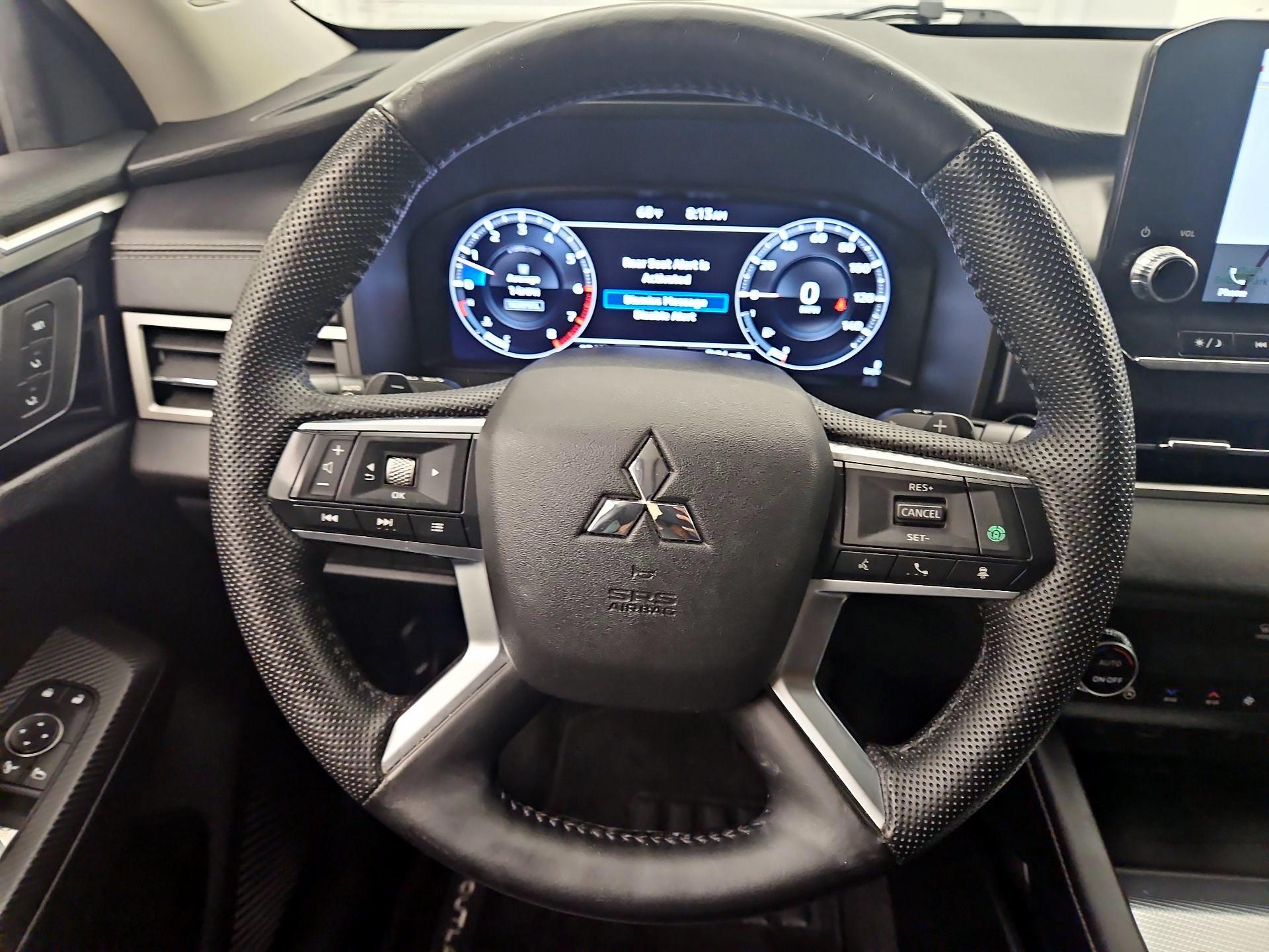 Thumbnail: 2023 Mitsubishi Outlander - 10