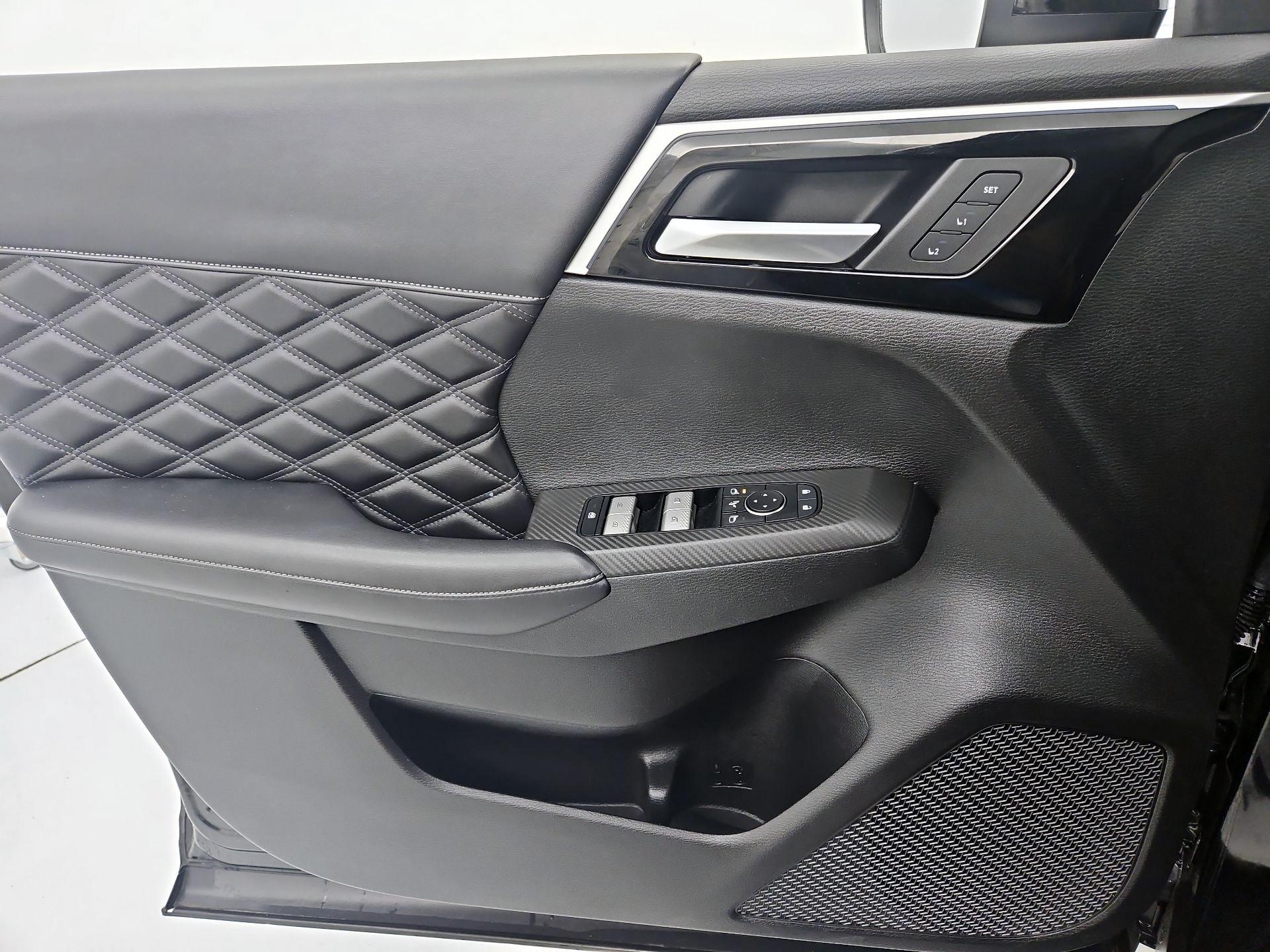Thumbnail: 2023 Mitsubishi Outlander - 12