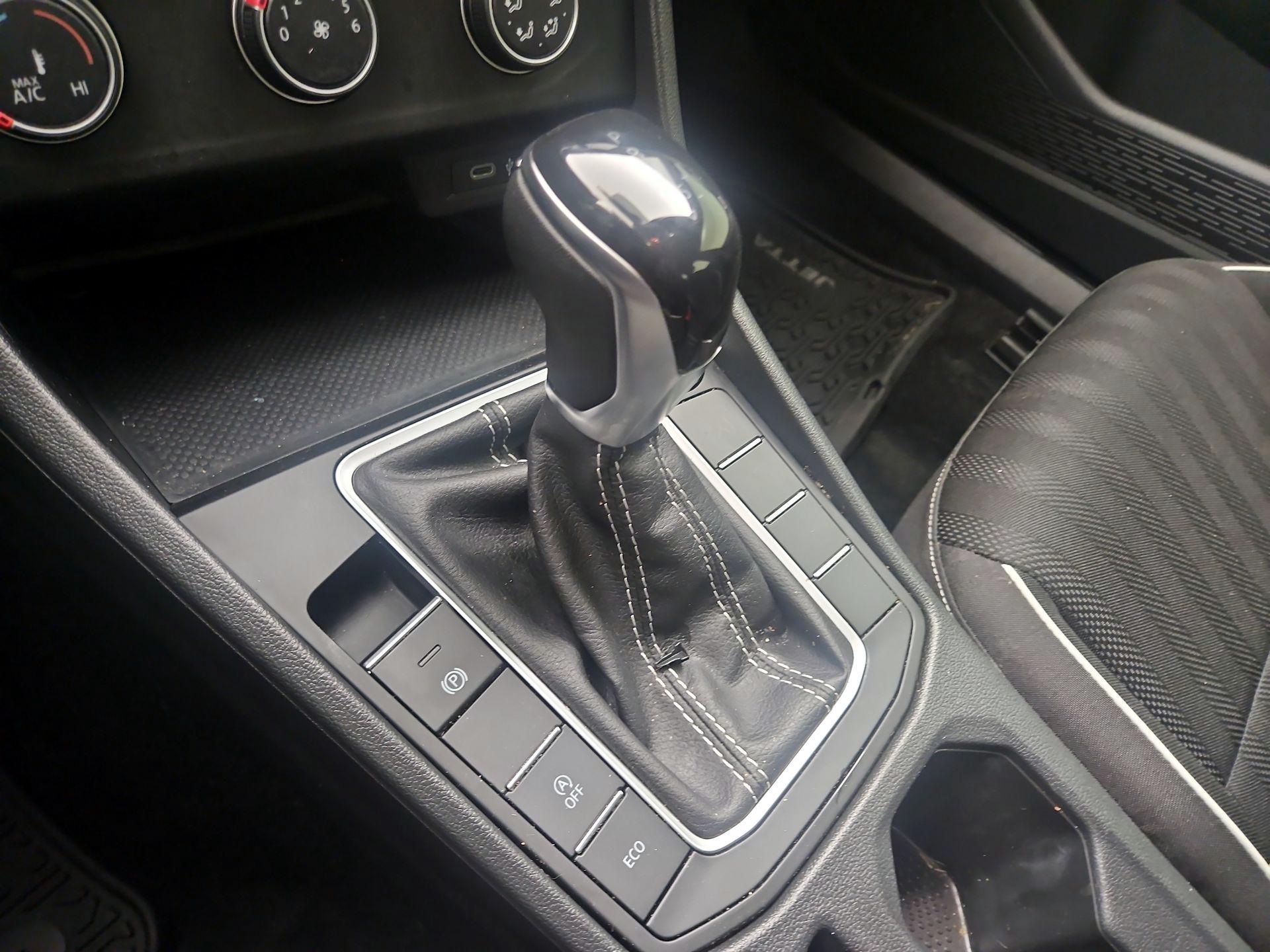 Thumbnail: 2024 Volkswagen Jetta - 17