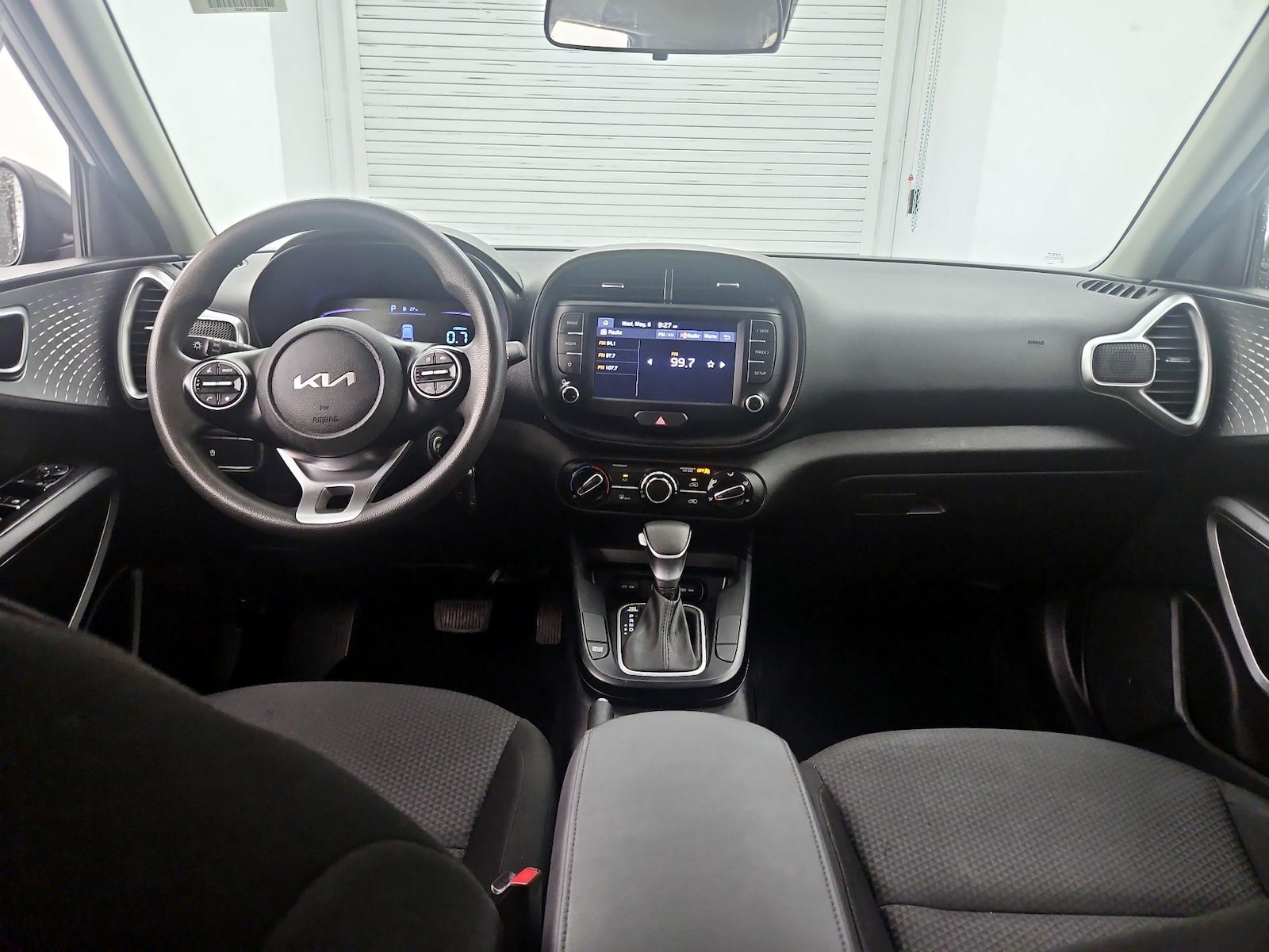 2023 Kia Soul LX - Photo 10