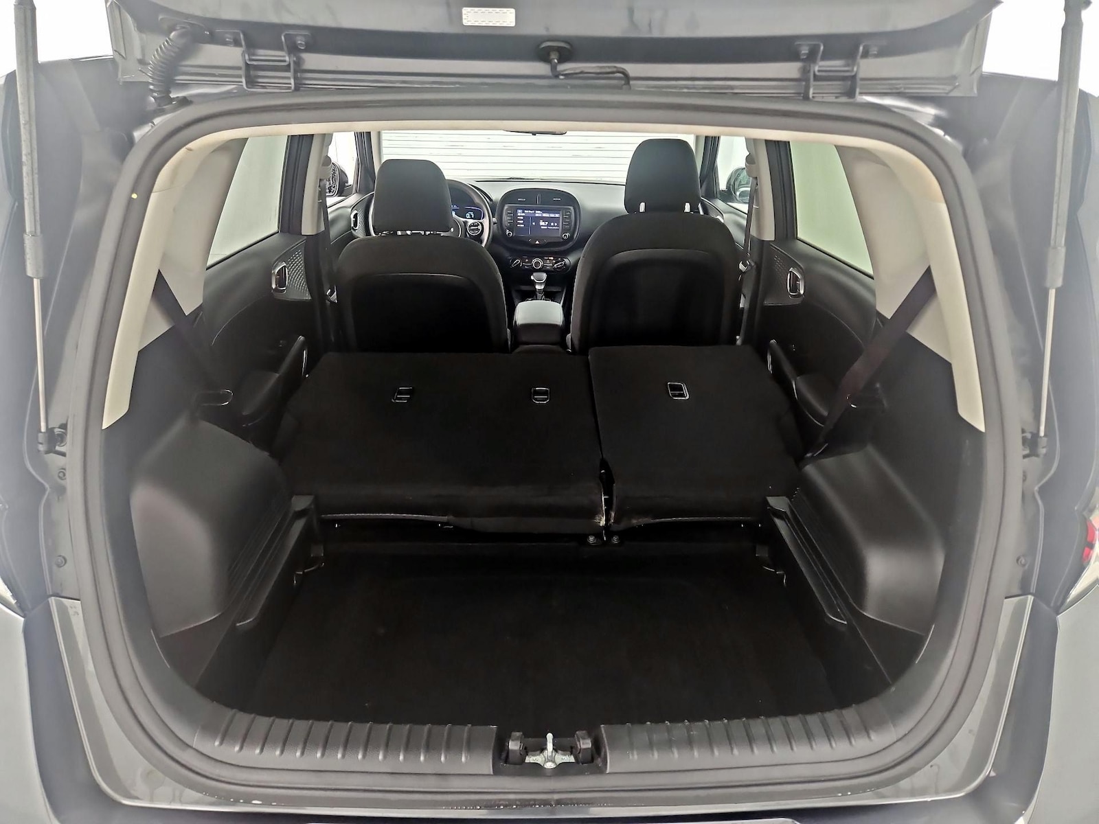 2023 Kia Soul LX - Photo 22
