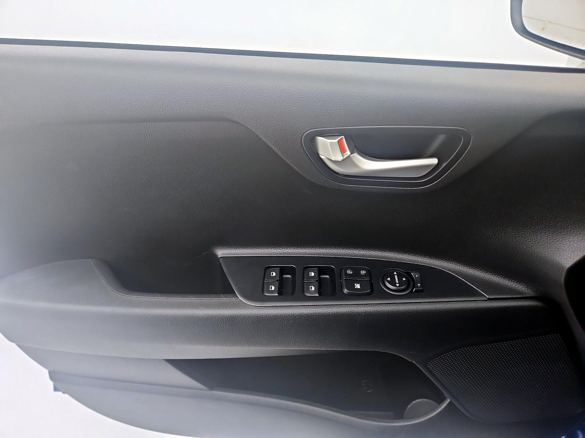 Thumbnail: 2021 Kia Rio - 12