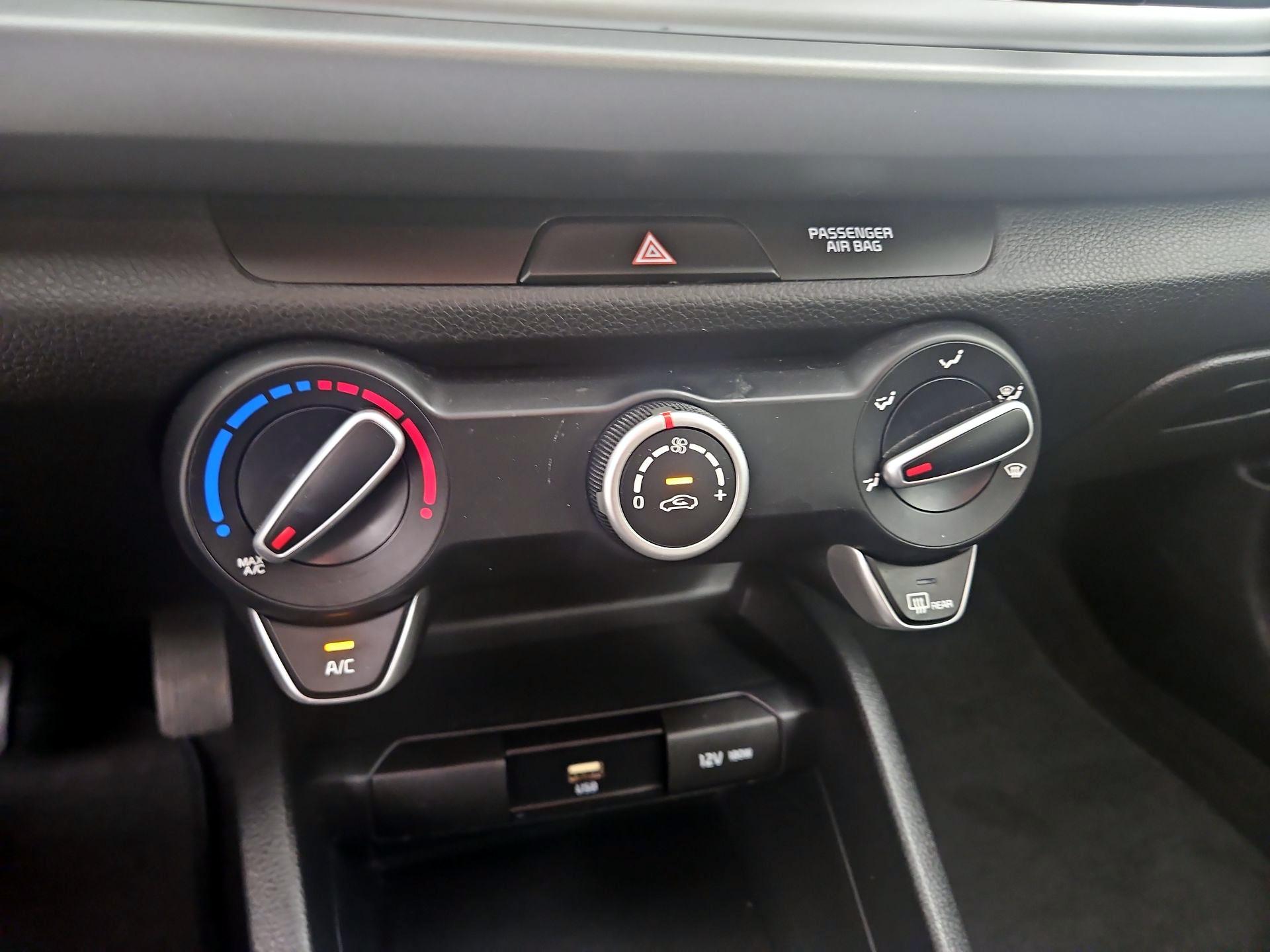 Thumbnail: 2021 Kia Rio - 16