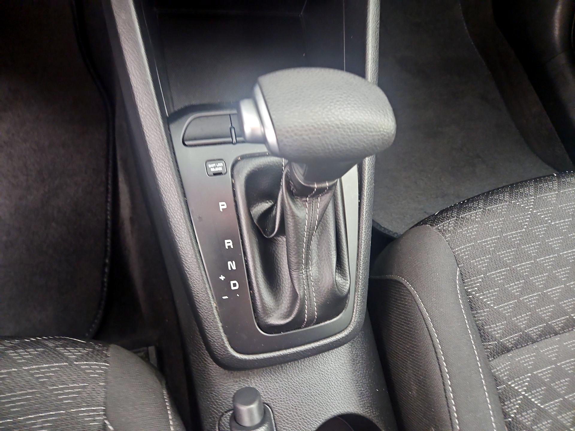 Thumbnail: 2021 Kia Rio - 17