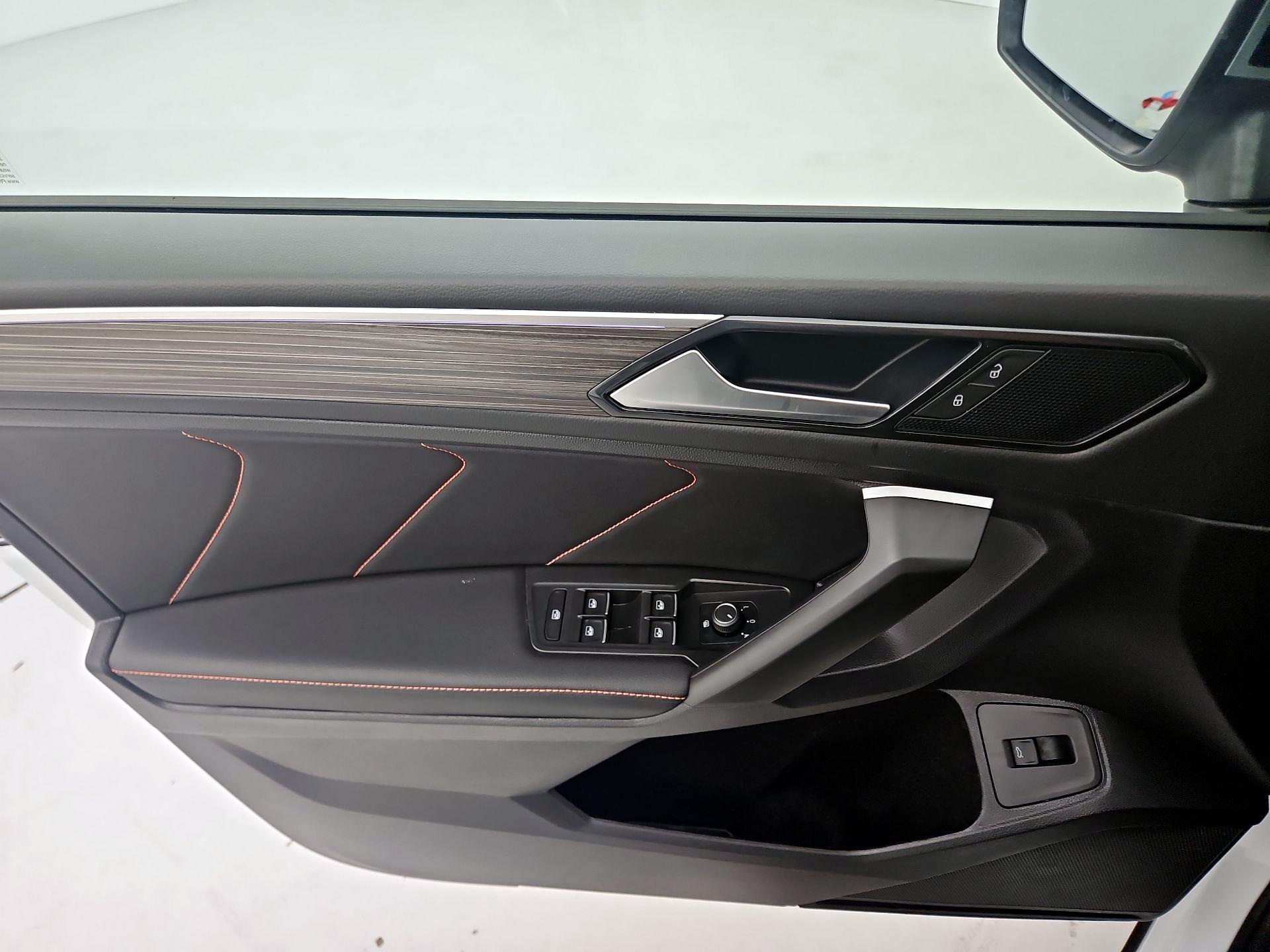 Thumbnail: 2024 Volkswagen Tiguan - 12