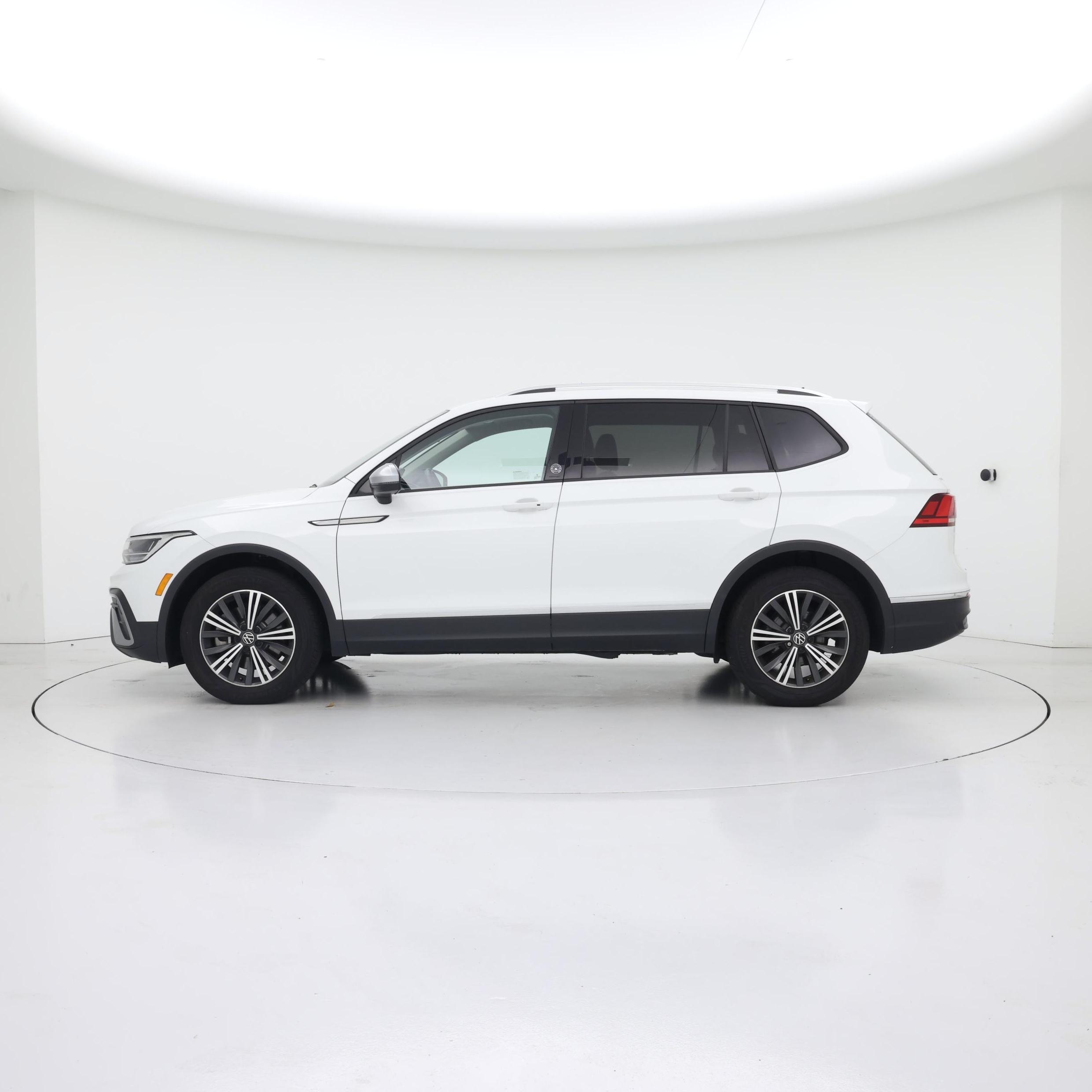 Thumbnail: 2024 Volkswagen Tiguan - 3