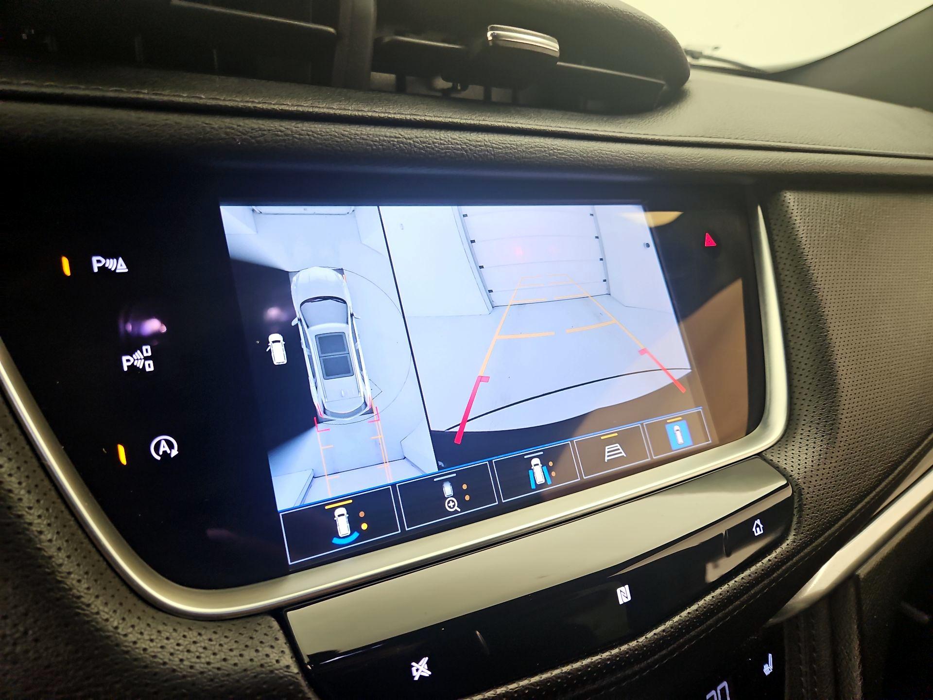 Thumbnail: 2021 Cadillac XT5 - 14