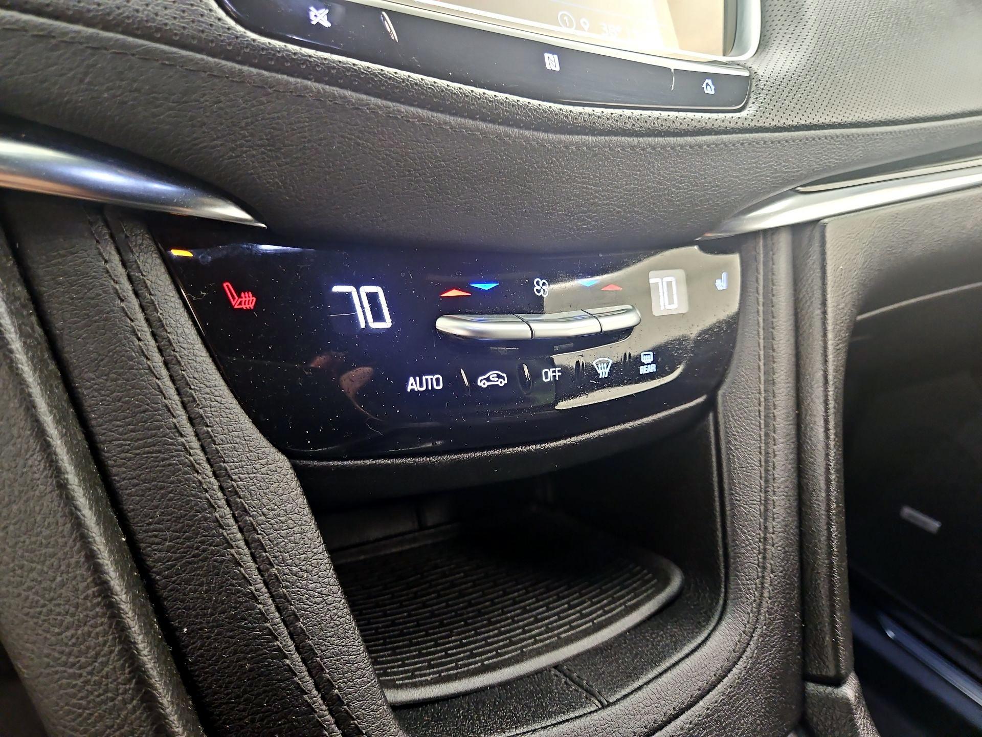 Thumbnail: 2021 Cadillac XT5 - 16