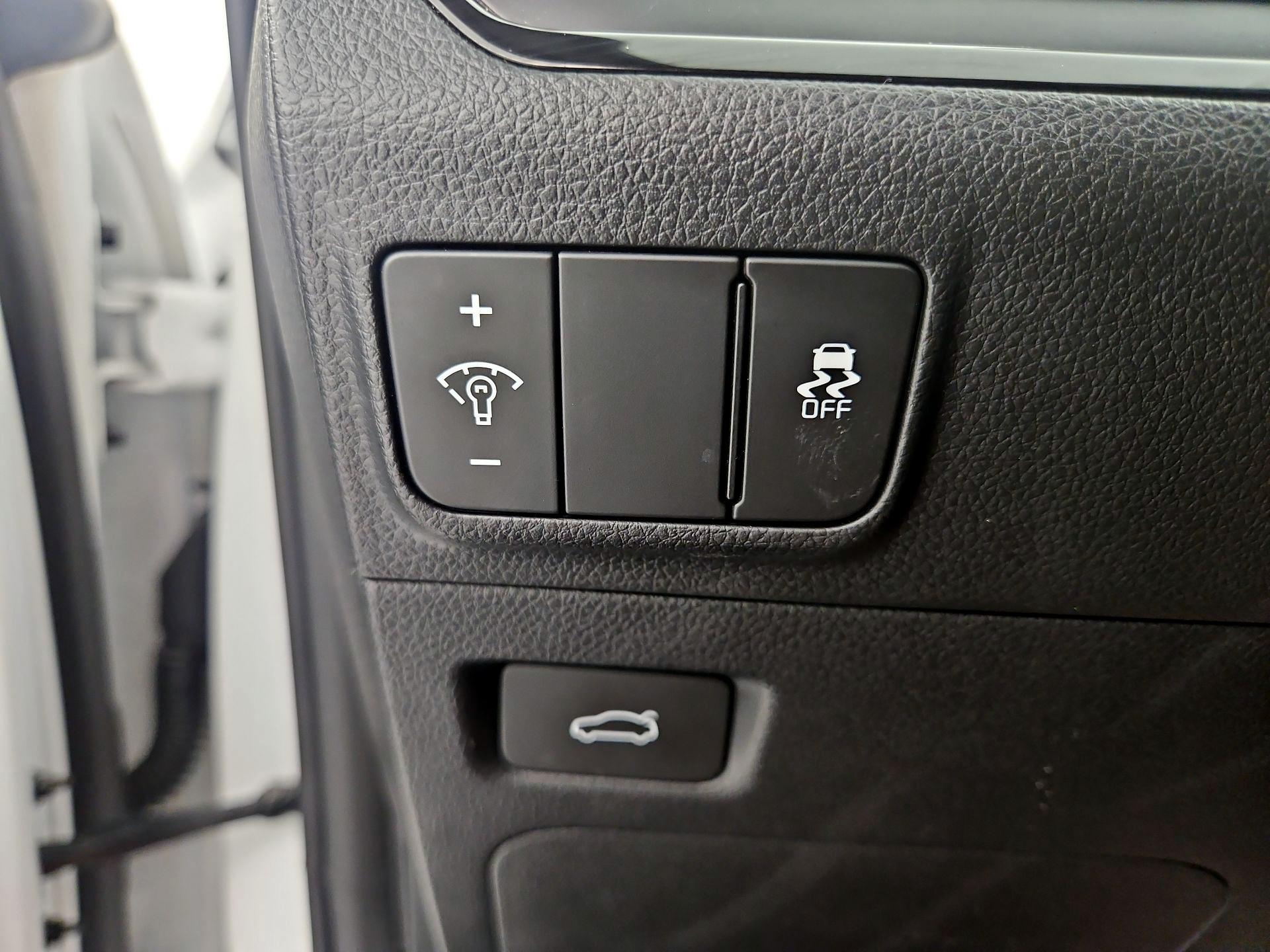 Thumbnail: 2025 Kia K5 - 13