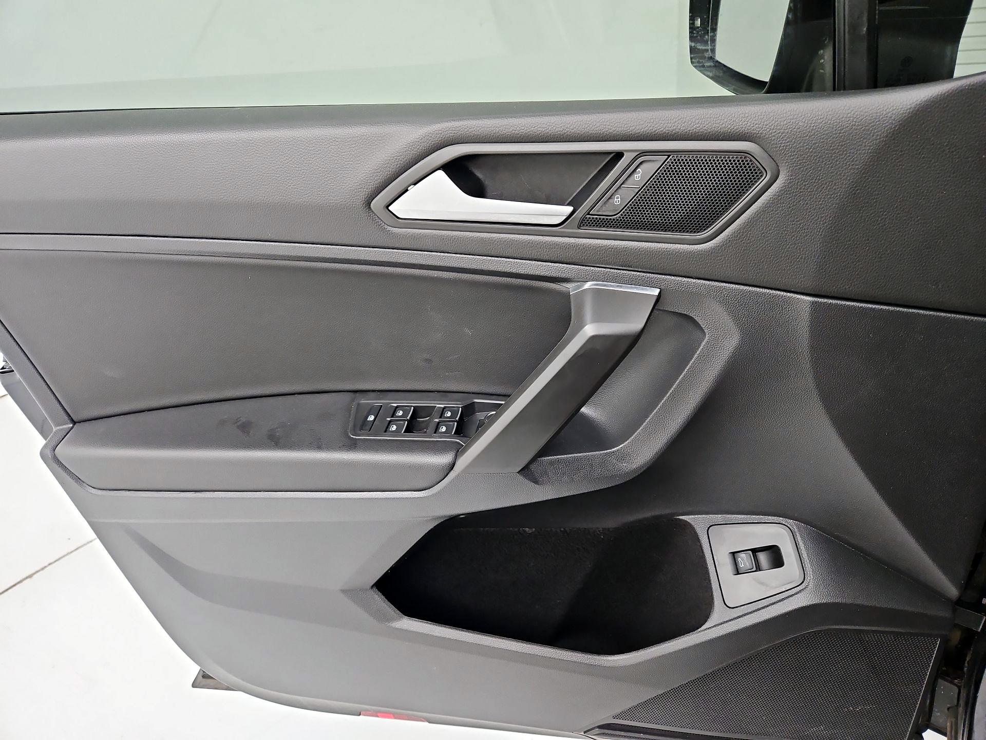 Thumbnail: 2021 Volkswagen Tiguan - 12