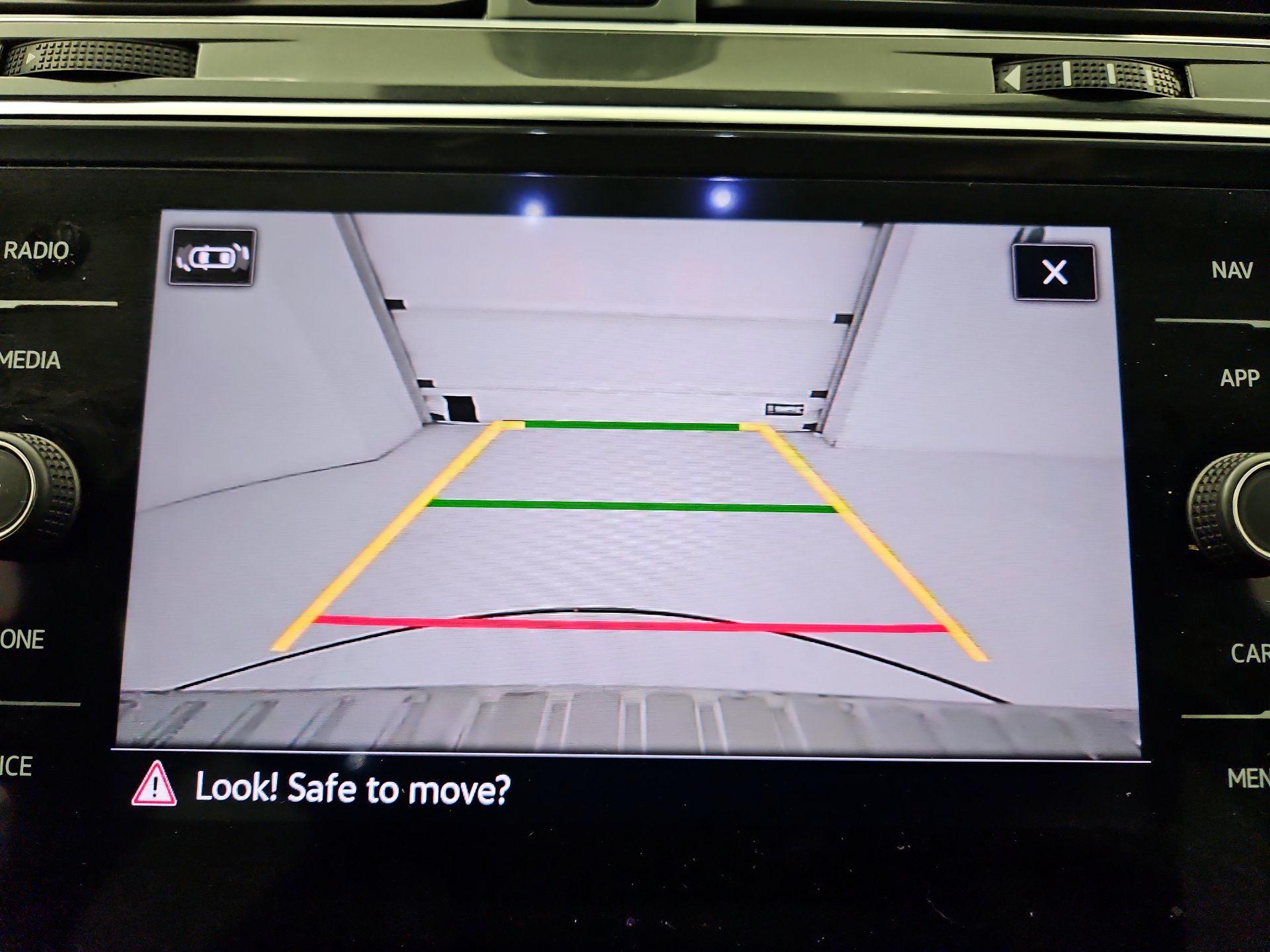 Thumbnail: 2021 Volkswagen Tiguan - 15