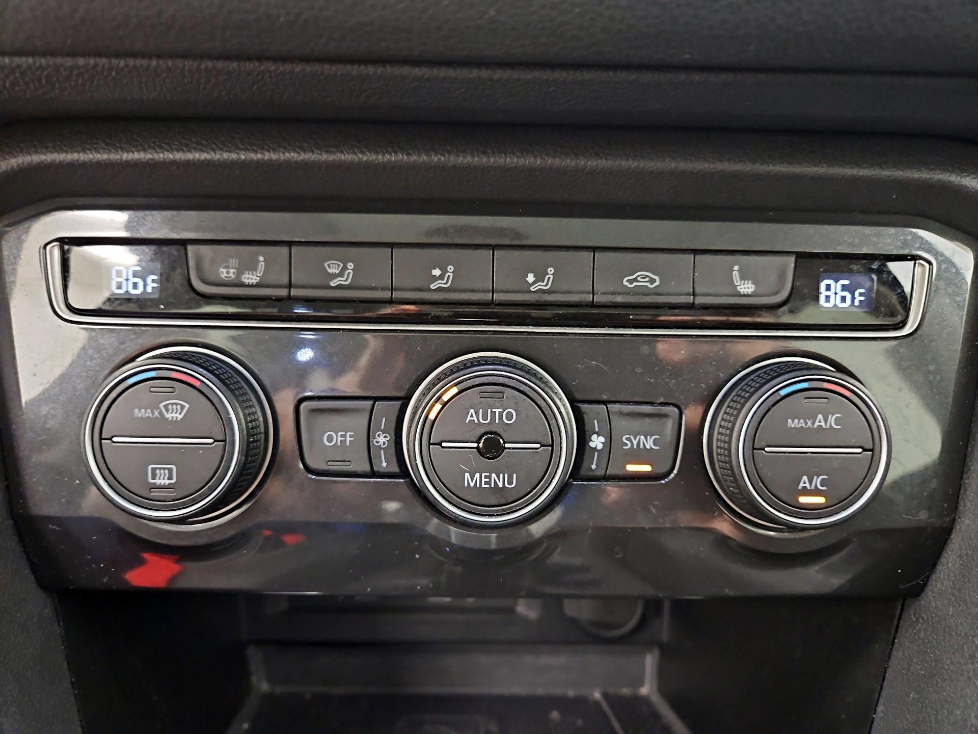 Thumbnail: 2021 Volkswagen Tiguan - 17