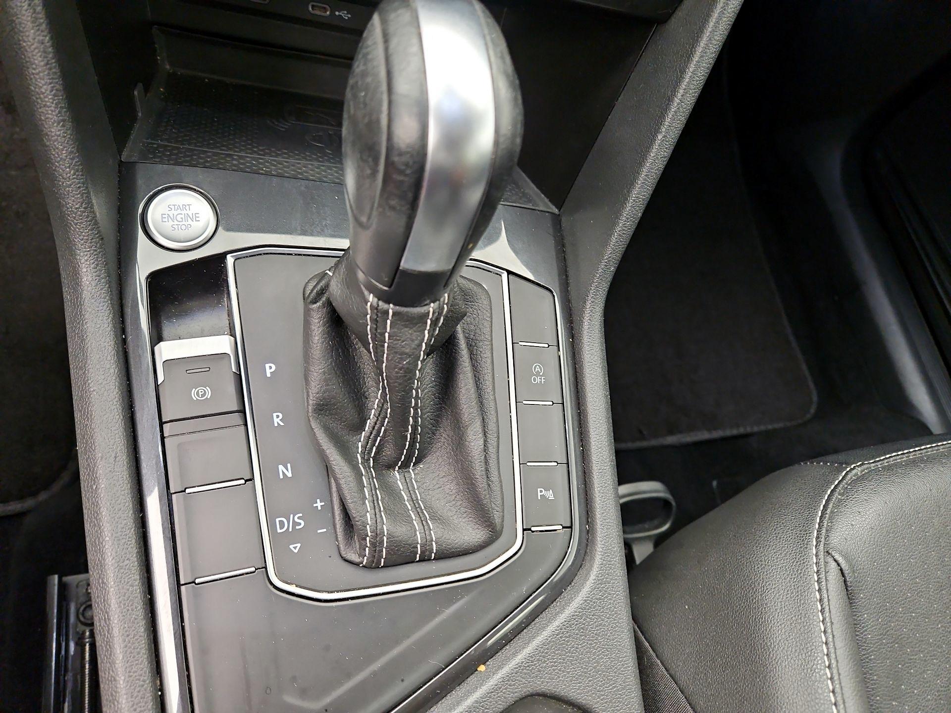 Thumbnail: 2021 Volkswagen Tiguan - 18