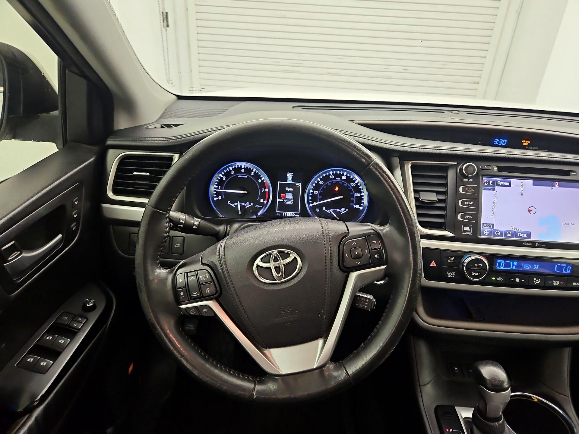 Thumbnail: 2015 Toyota Highlander - 10