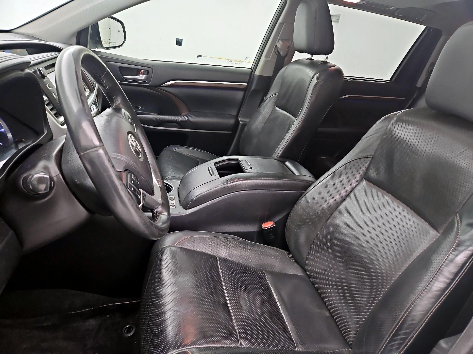 Thumbnail: 2015 Toyota Highlander - 11