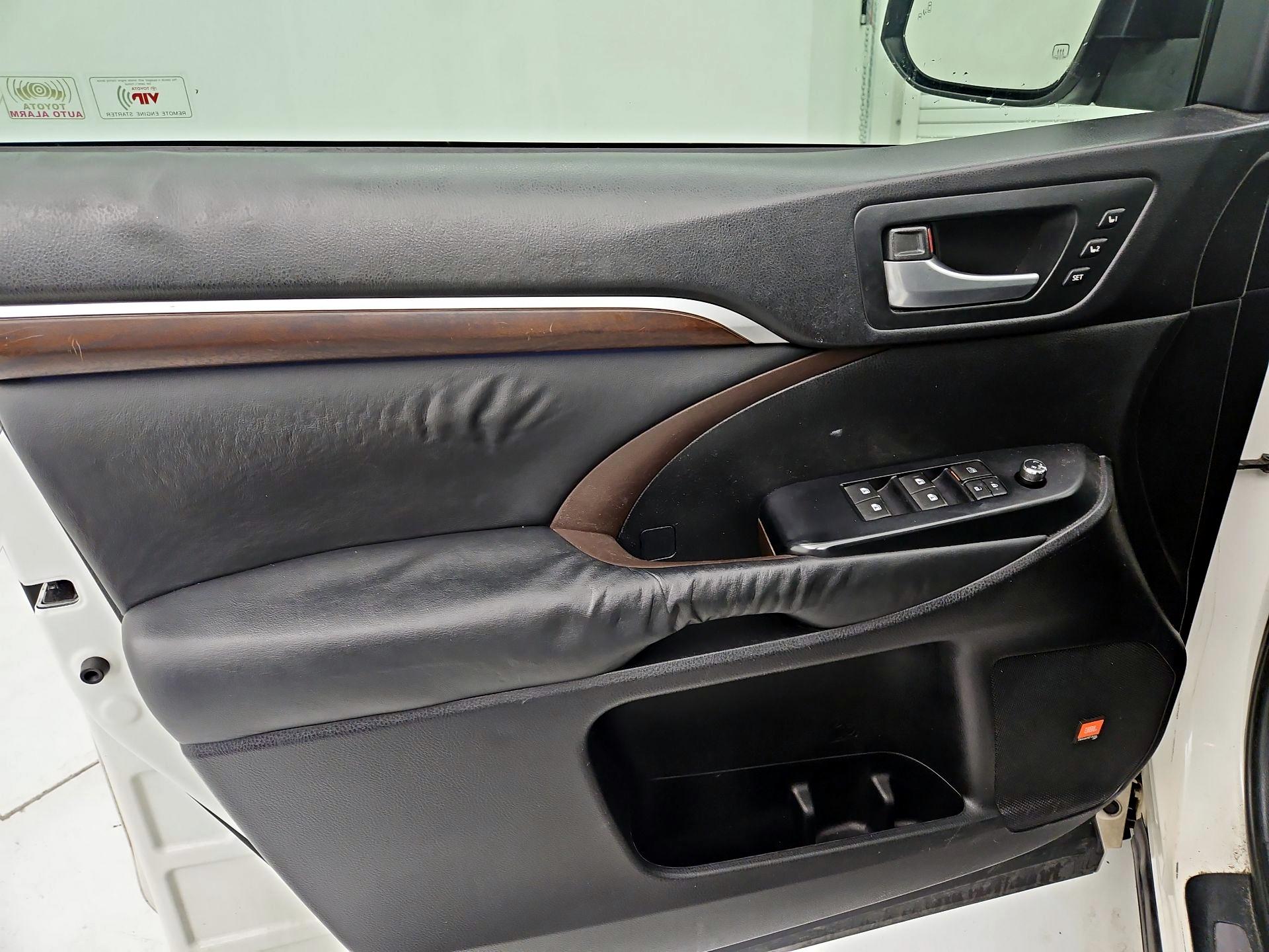 Thumbnail: 2015 Toyota Highlander - 12