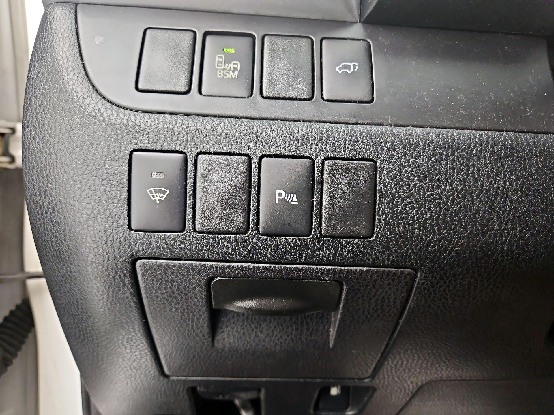 Thumbnail: 2015 Toyota Highlander - 13