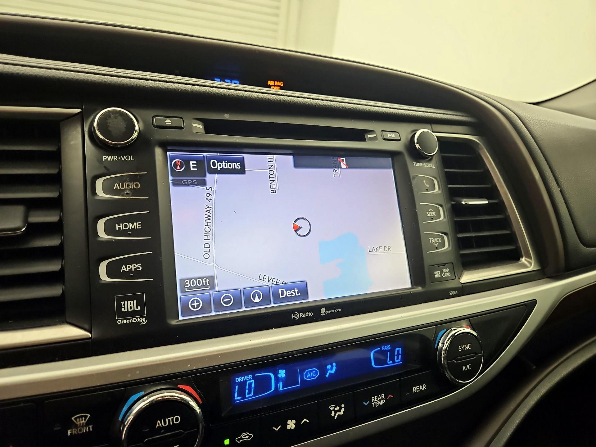 Thumbnail: 2015 Toyota Highlander - 14