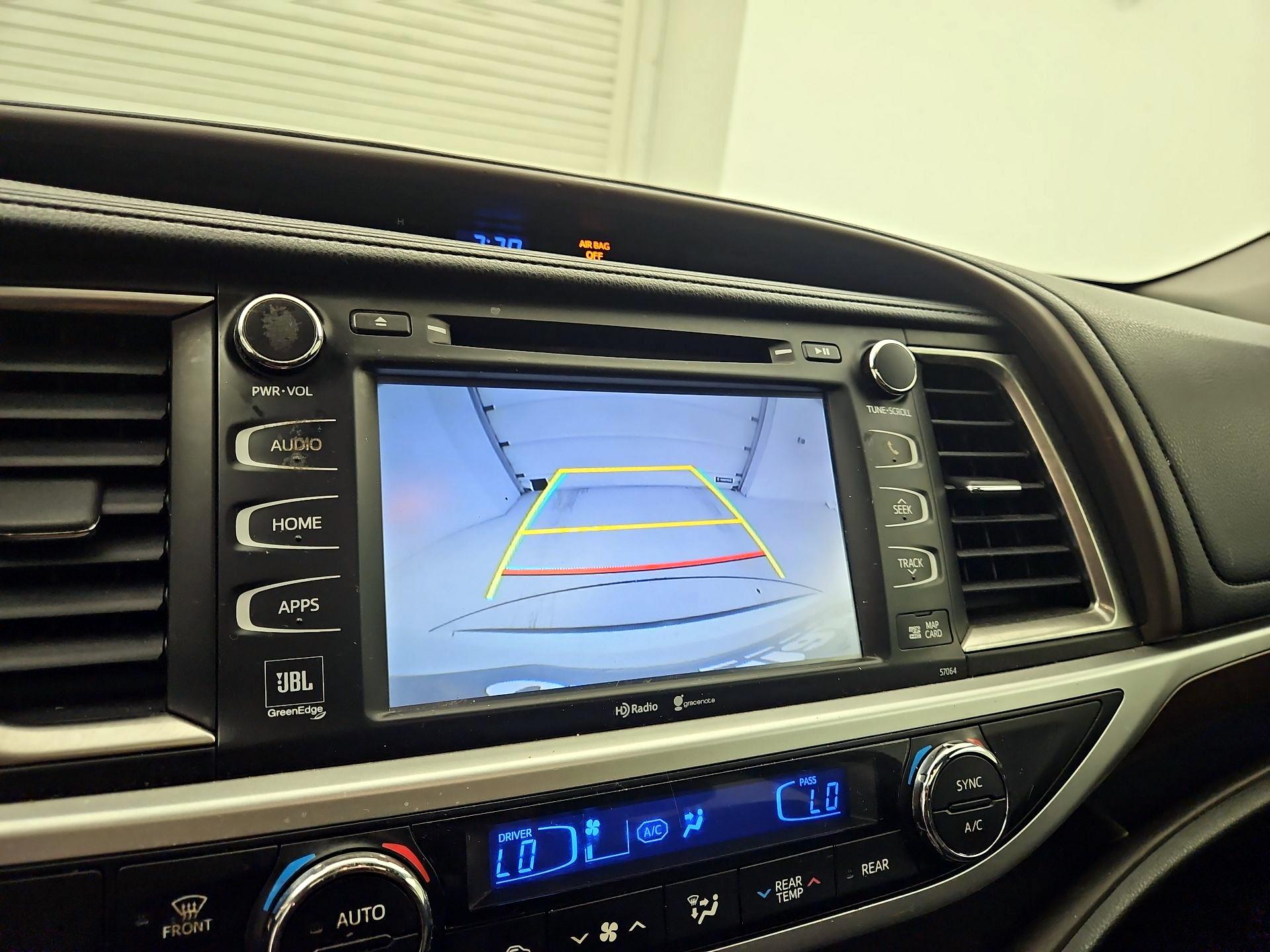 Thumbnail: 2015 Toyota Highlander - 15