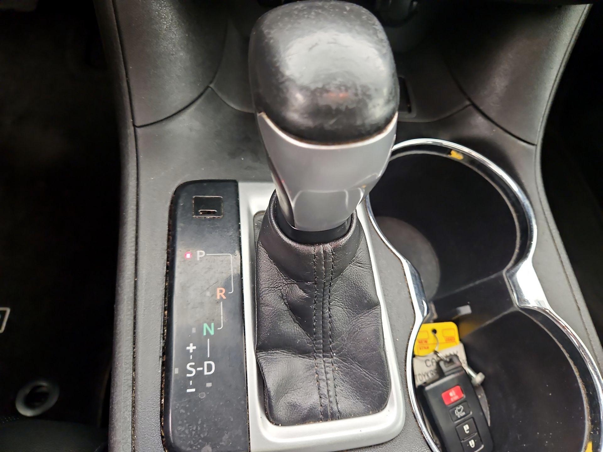 Thumbnail: 2015 Toyota Highlander - 18