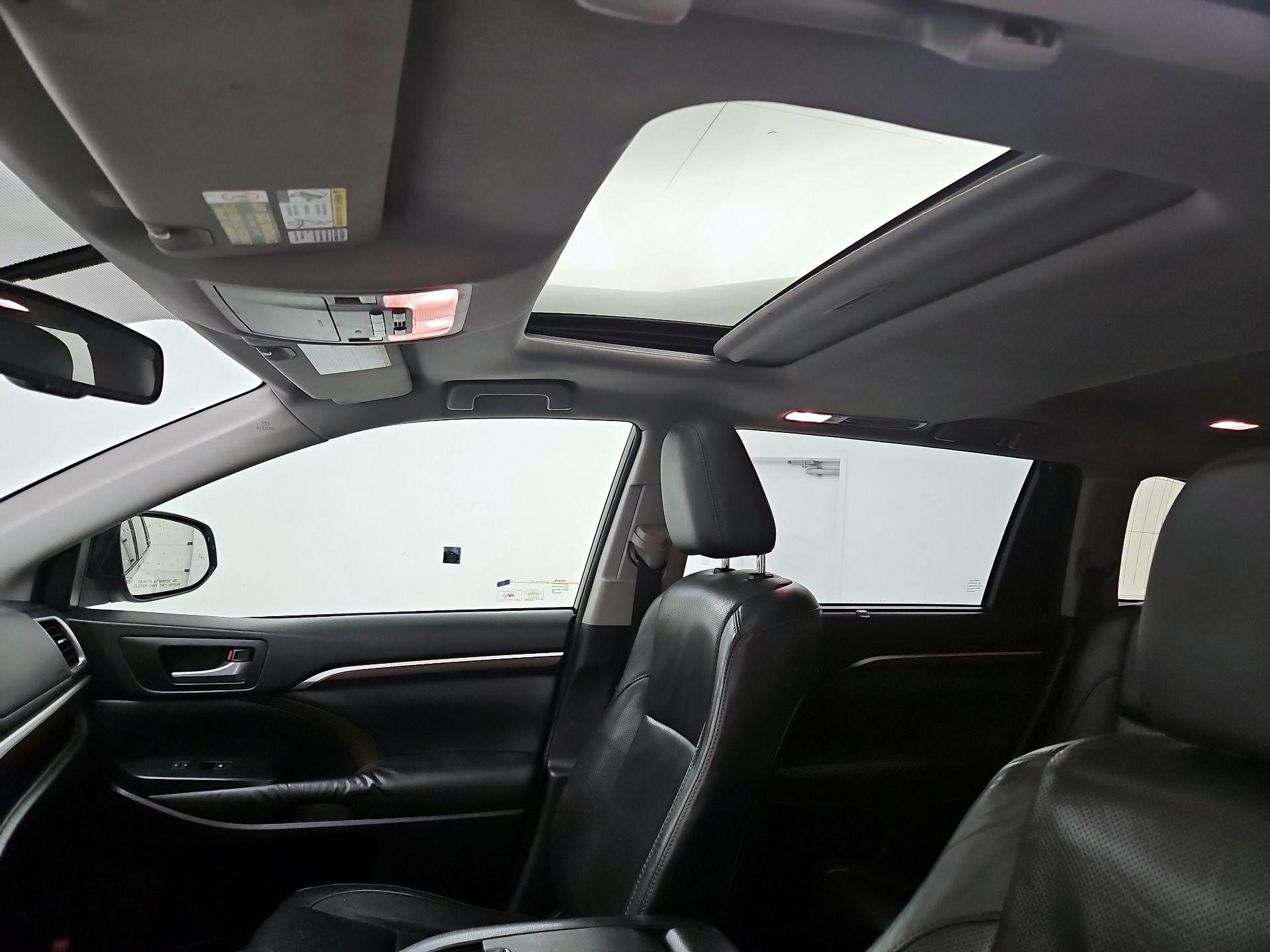 Thumbnail: 2015 Toyota Highlander - 20