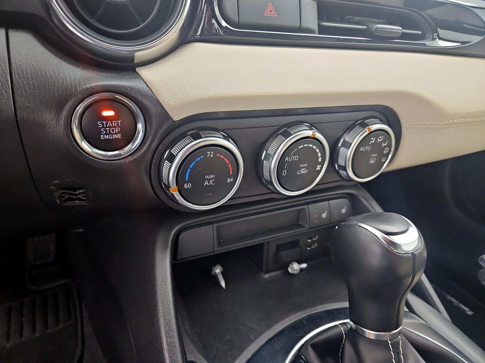 Thumbnail: 2018 Fiat 124 Spider - 16