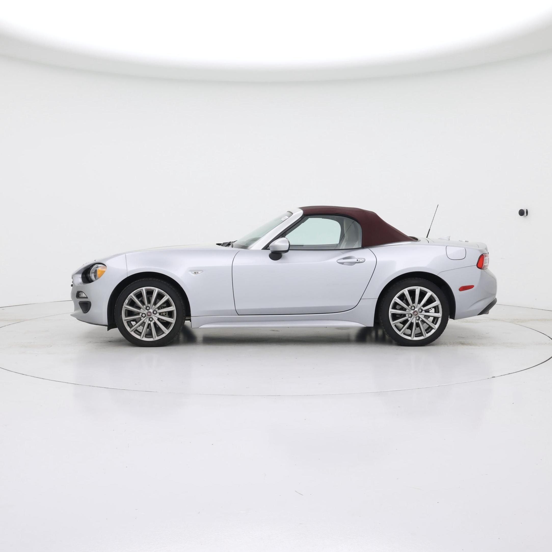 Thumbnail: 2018 Fiat 124 Spider - 3