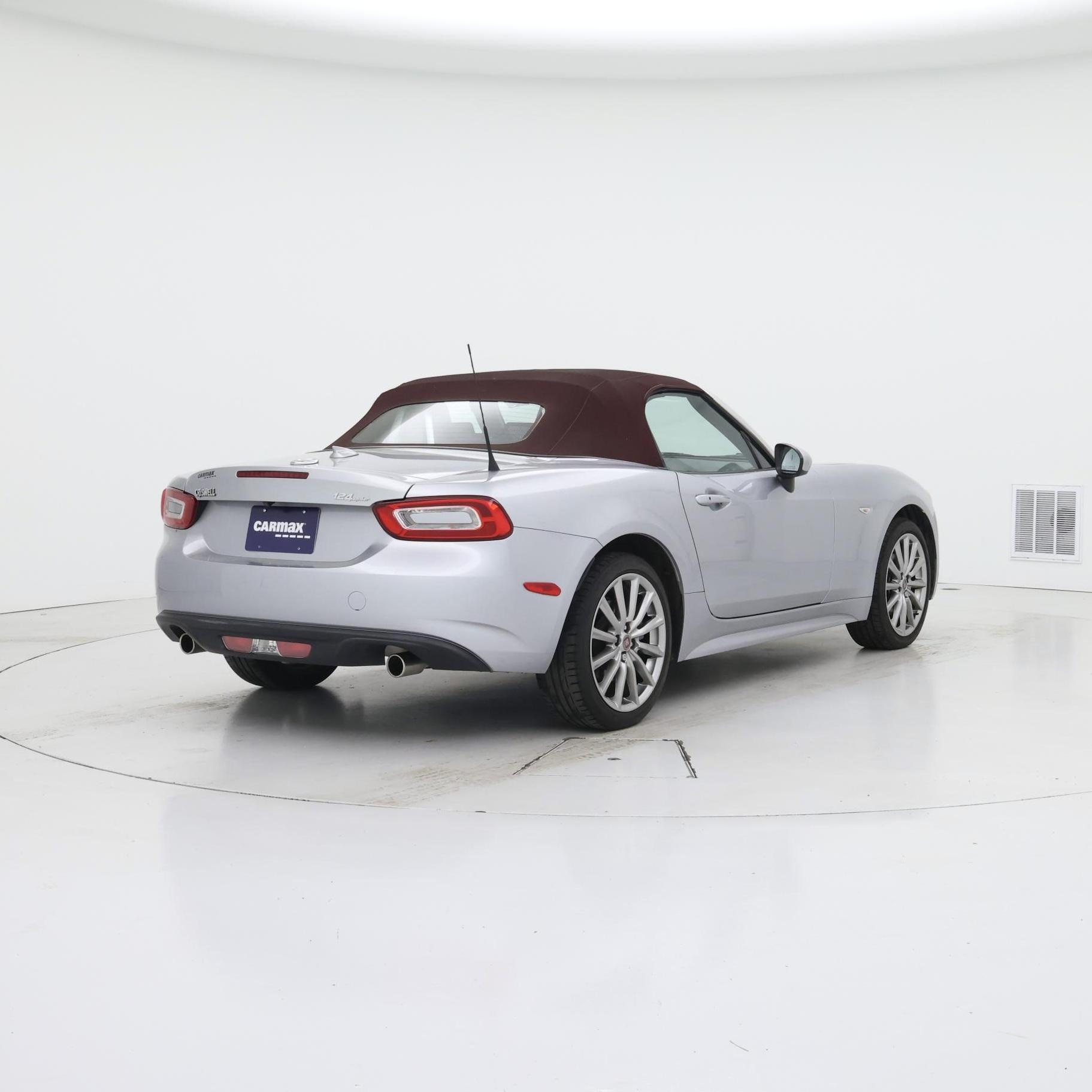 Thumbnail: 2018 Fiat 124 Spider - 8