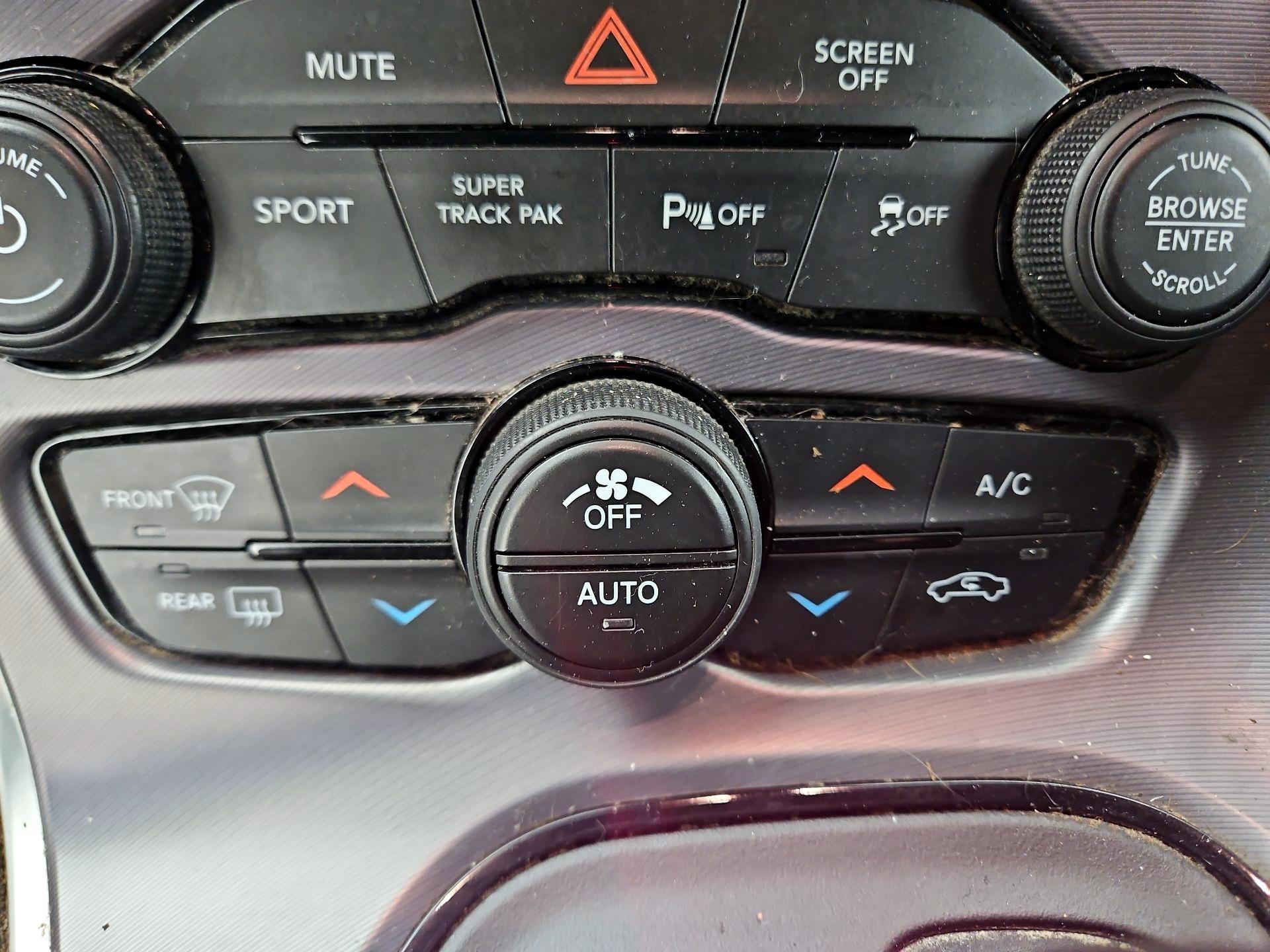 Thumbnail: 2019 Dodge Challenger - 16