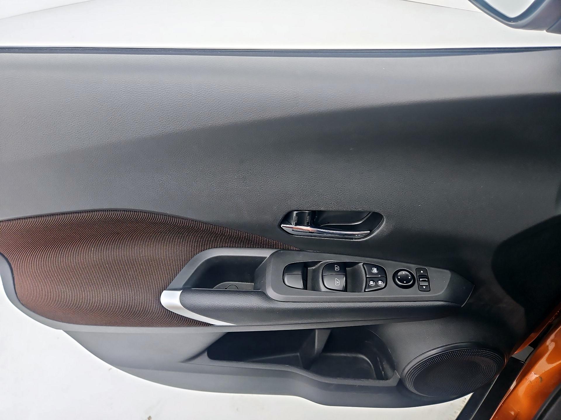 Thumbnail: 2021 Nissan Kicks - 12