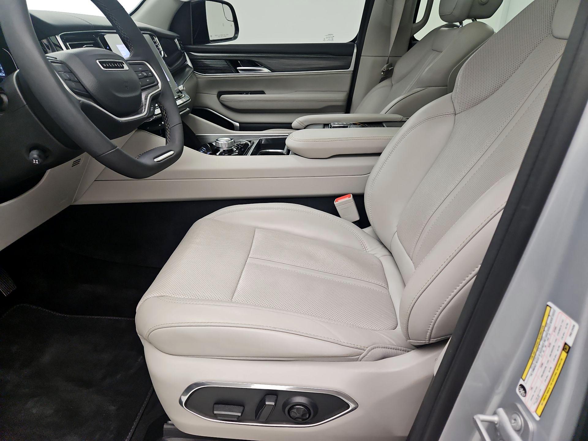 Thumbnail: 2023 Jeep Wagoneer - 11