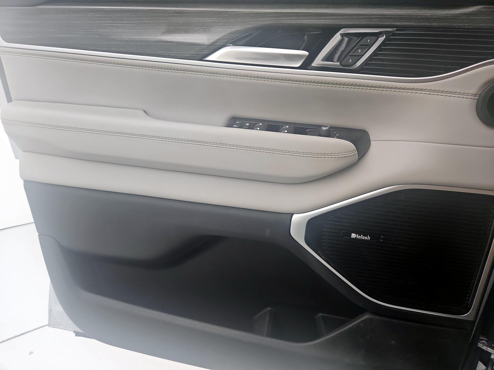 Thumbnail: 2023 Jeep Wagoneer - 12