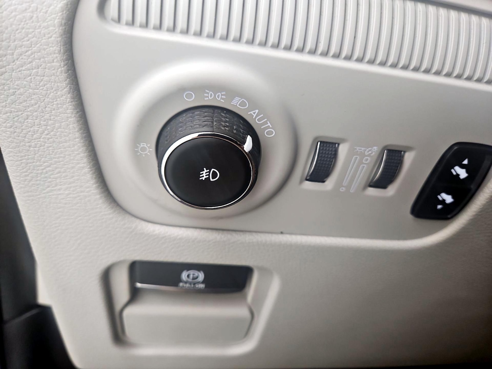 2023 Jeep Wagoneer L Series III - Photo 14