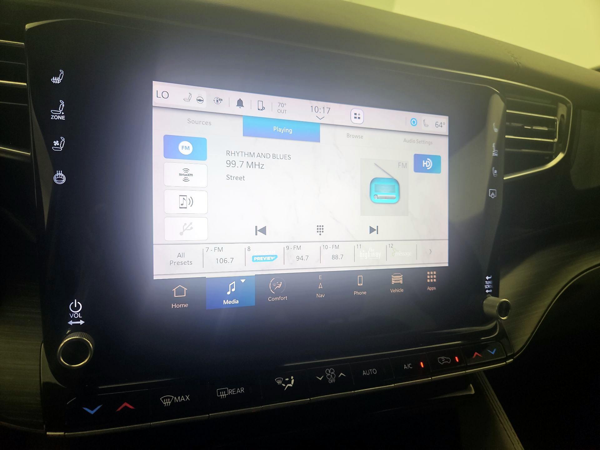 Thumbnail: 2023 Jeep Wagoneer - 16