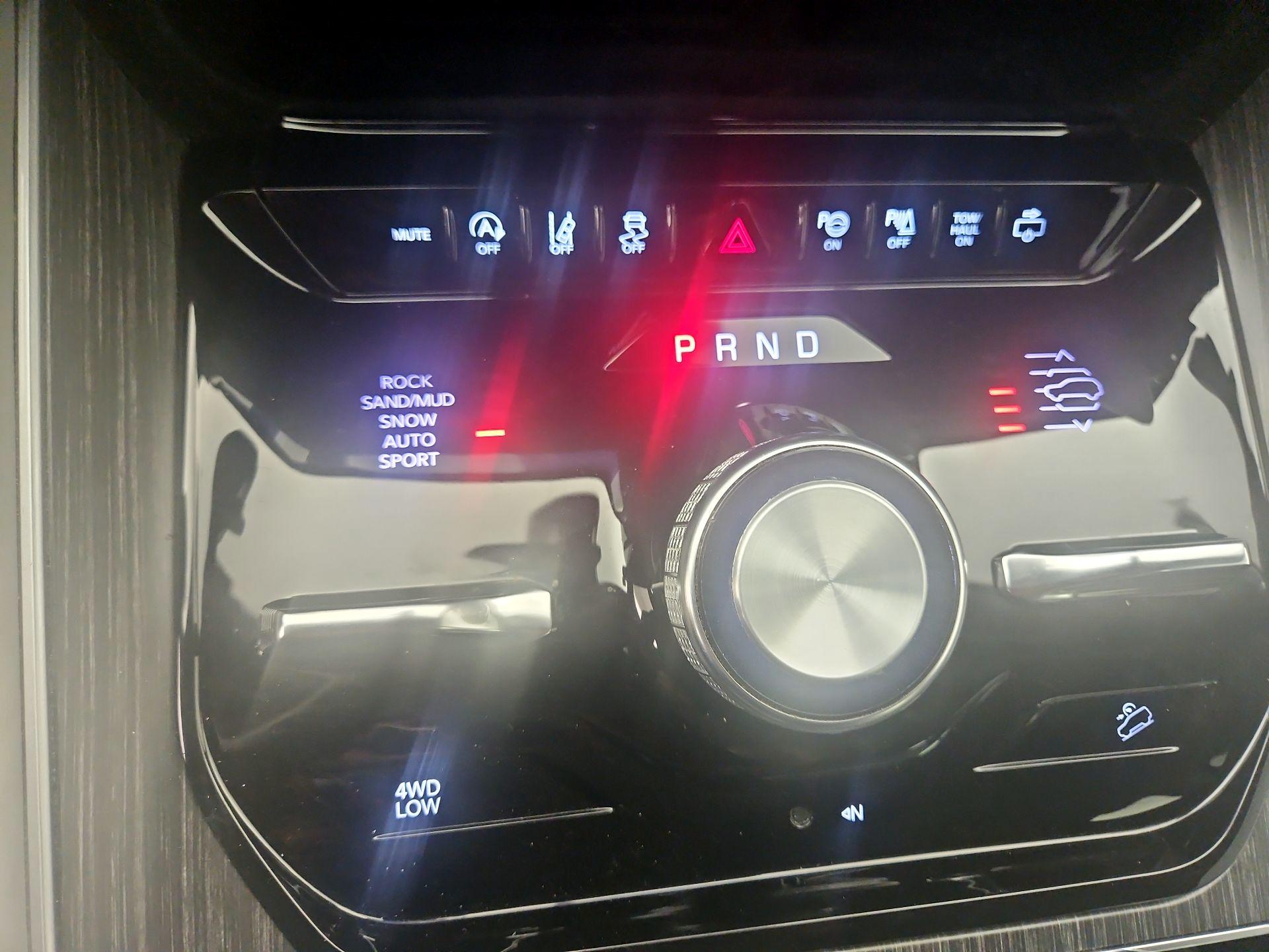 Thumbnail: 2023 Jeep Wagoneer - 18