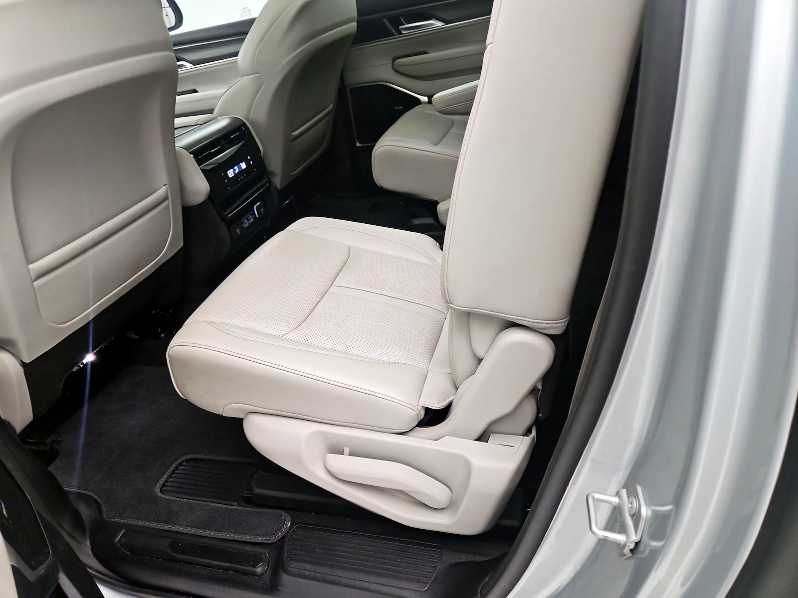 2023 Jeep Wagoneer L Series III - Photo 22