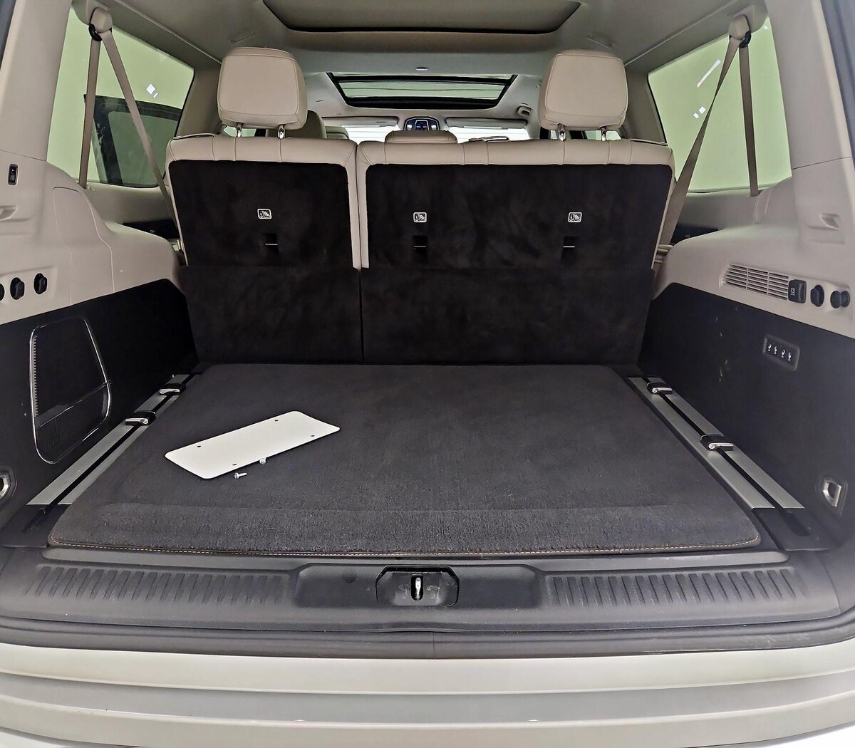 Trunk/Cargo (Seats Up)