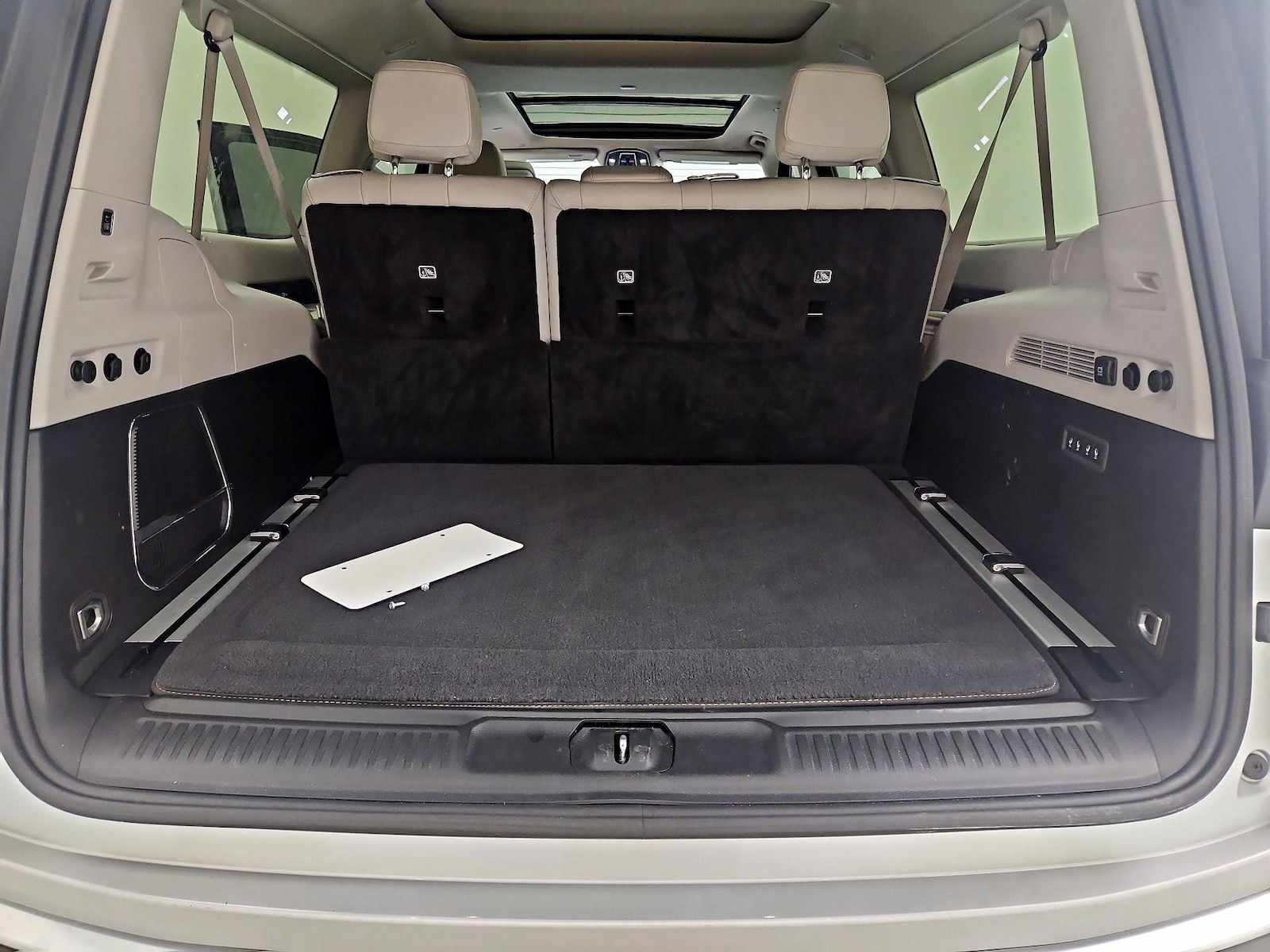2023 Jeep Wagoneer L Series III - Photo 24